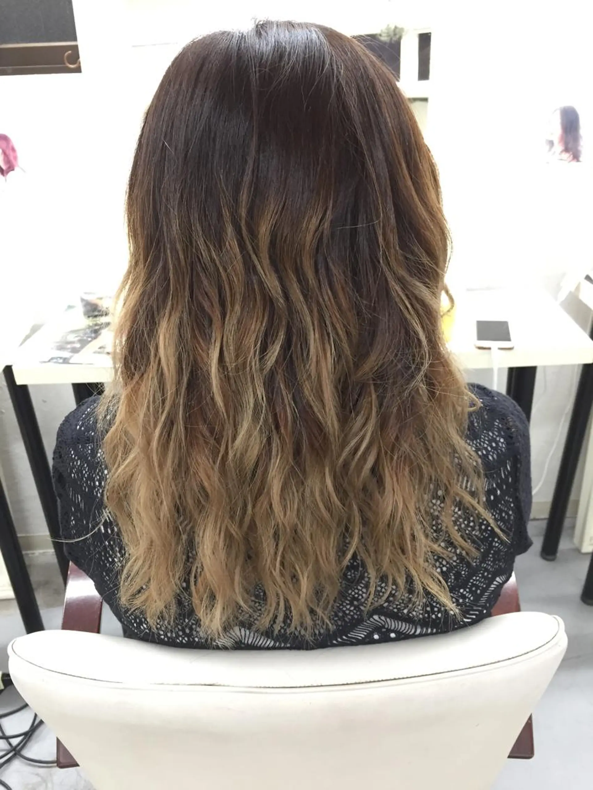 セミロング カラー ヘアアレンジ バレイヤージュ グラデーションカラー ハイライトカラー 外国人風カラー ハイライト 枝毛カット＆髪質改善 満足NO.1岡しゃんのヘアスタイル
