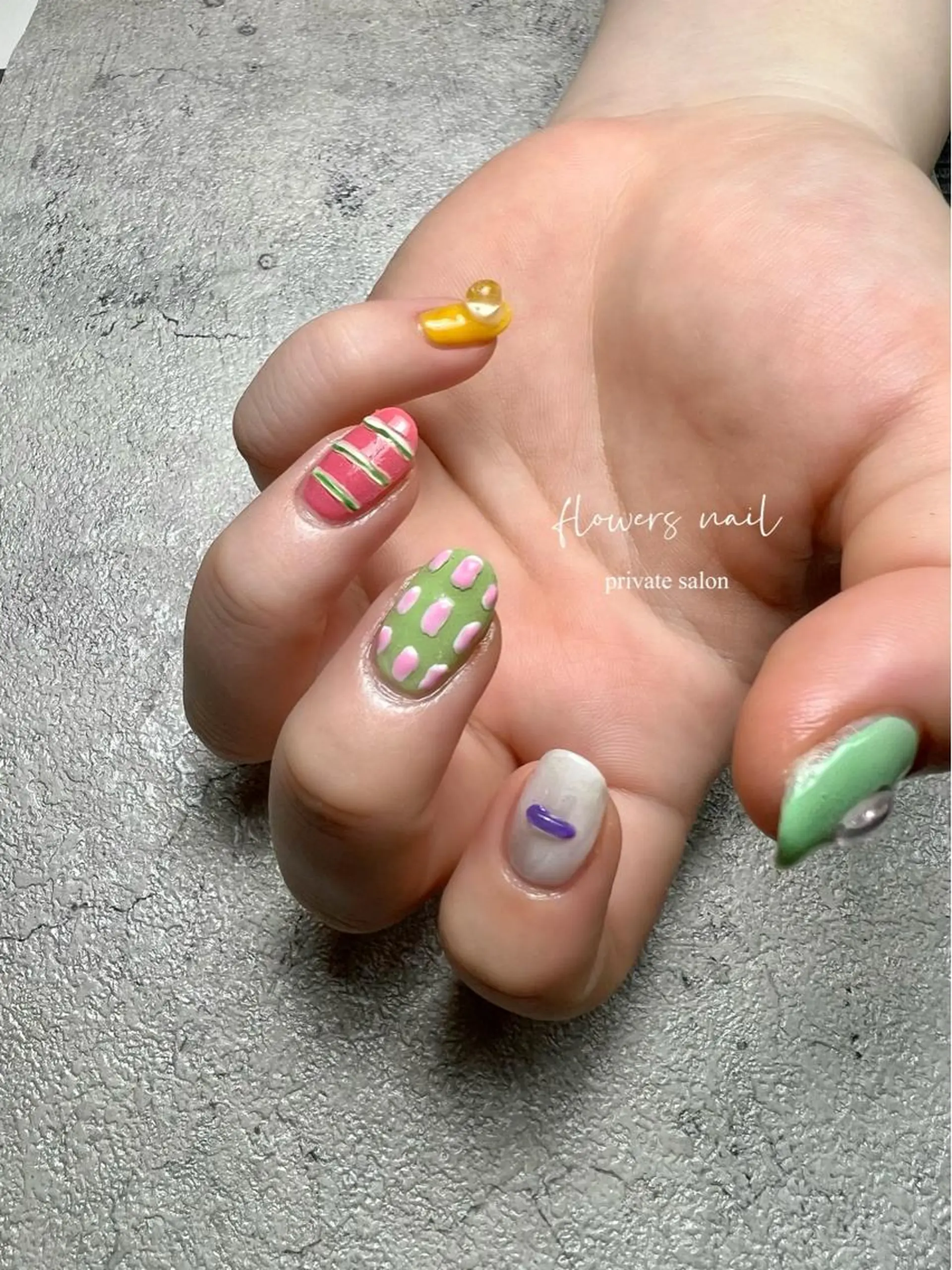 ネイル ジェルネイル 持ち込み ニュアンスネイル パラジェル 春ネイル ハンドネイル flowers nailのネイルデザイン