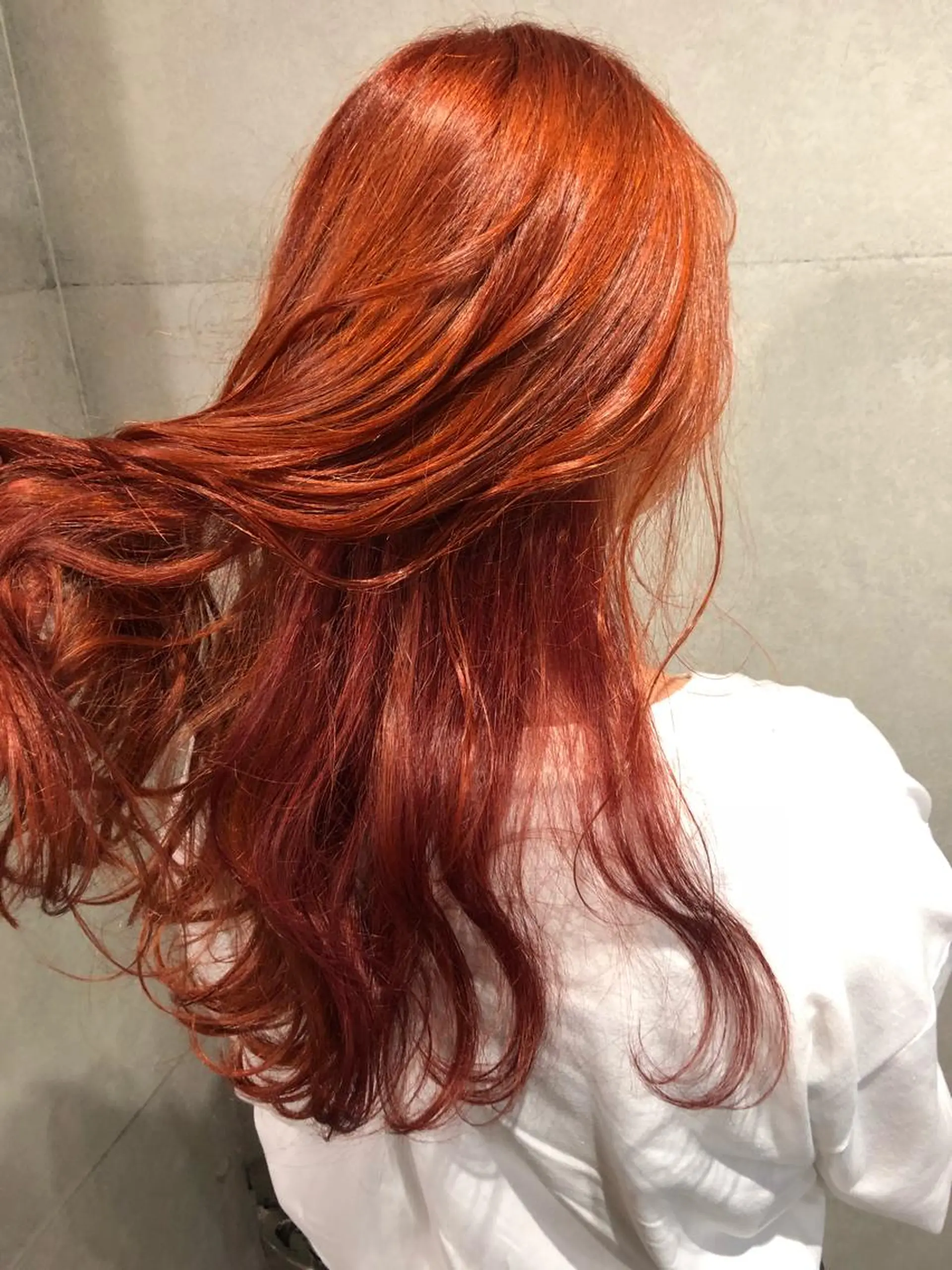セミロング カラー オレンジ レッドカラー レイヤーカット× 髪質改善たもりのヘアスタイル