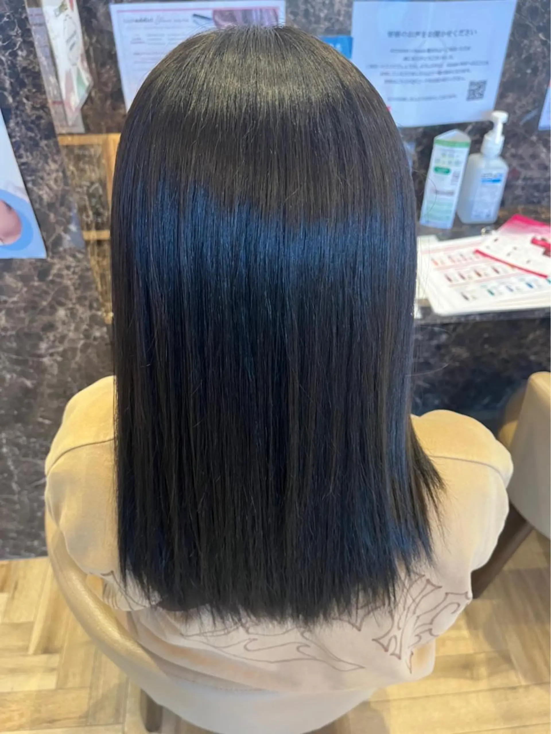 セミロング トリートメント 岡村 真子のヘアスタイル