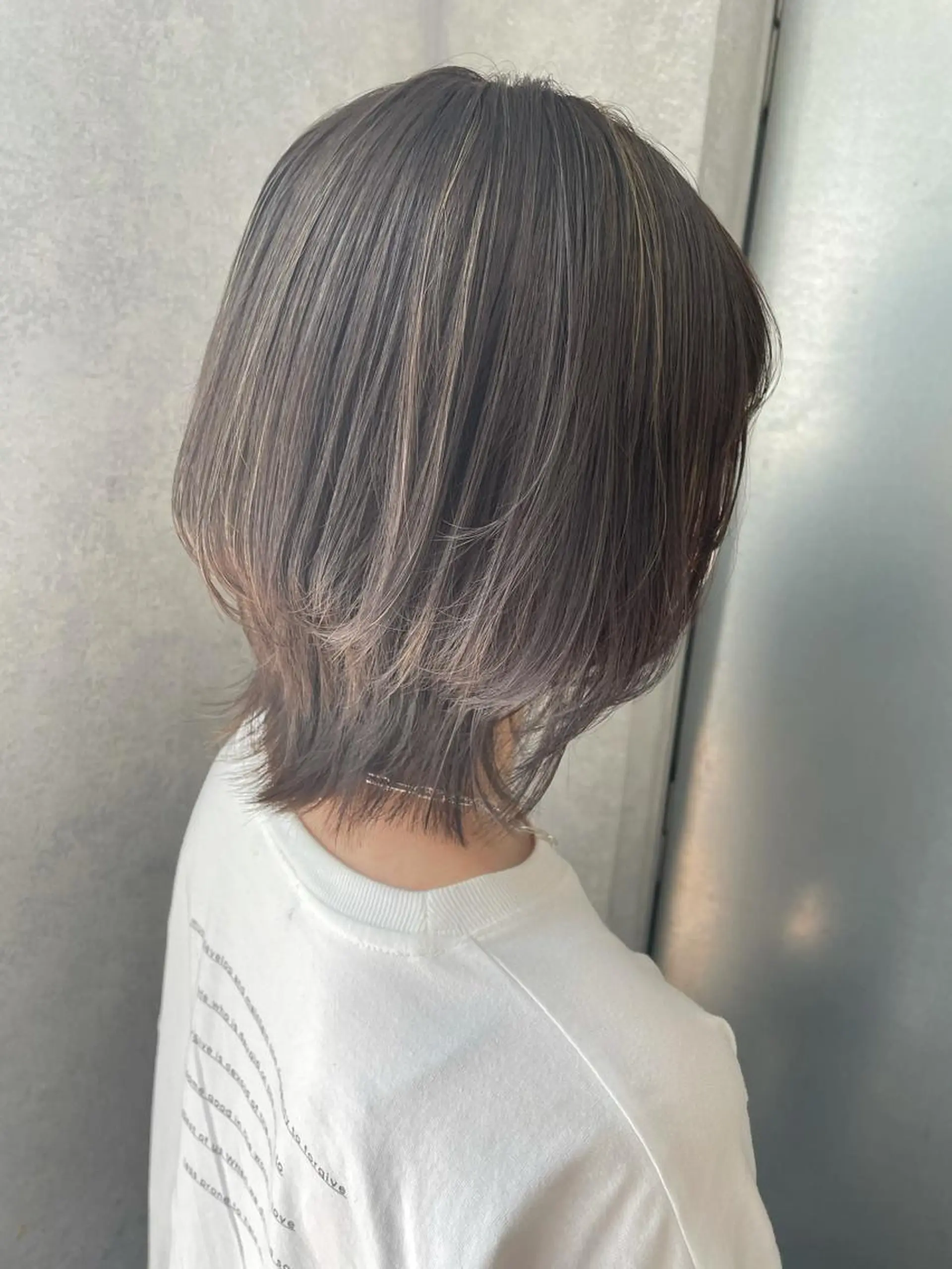 ミディアム カラー 透明感カラー ハイライトカラー 3Dハイライト ハイライト ヘアカラー レイヤーカット🎀 kanaのヘアスタイル