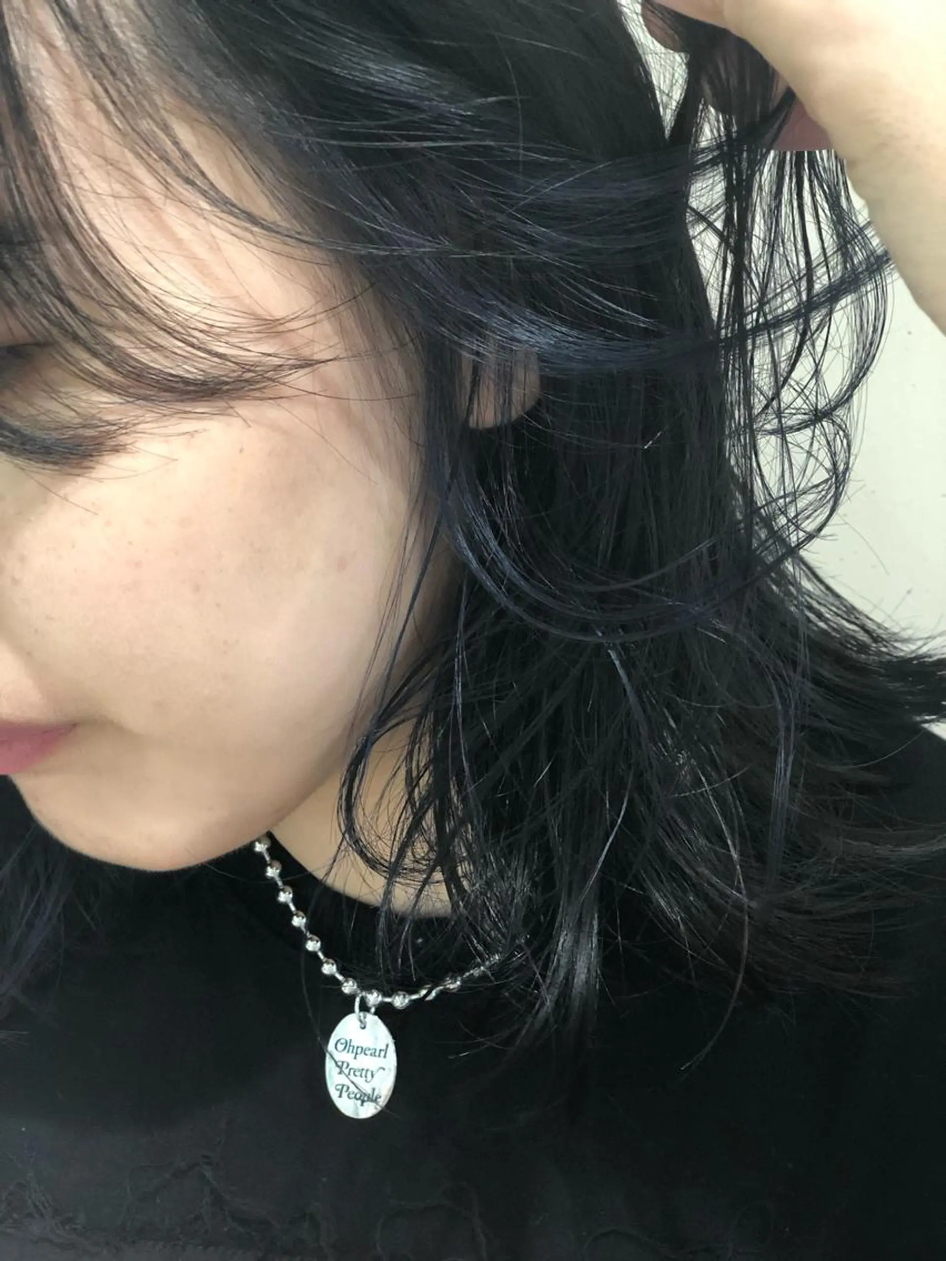 ミディアム カラー パーマ ヘアアレンジ ブリーチ ブルーカラー ブルーラベンダー イヤリングカラー グラデーションカラー カット ヘアカラー トリートメント 【ツヤ髪美容師】 ツダケイスケのヘアスタイル