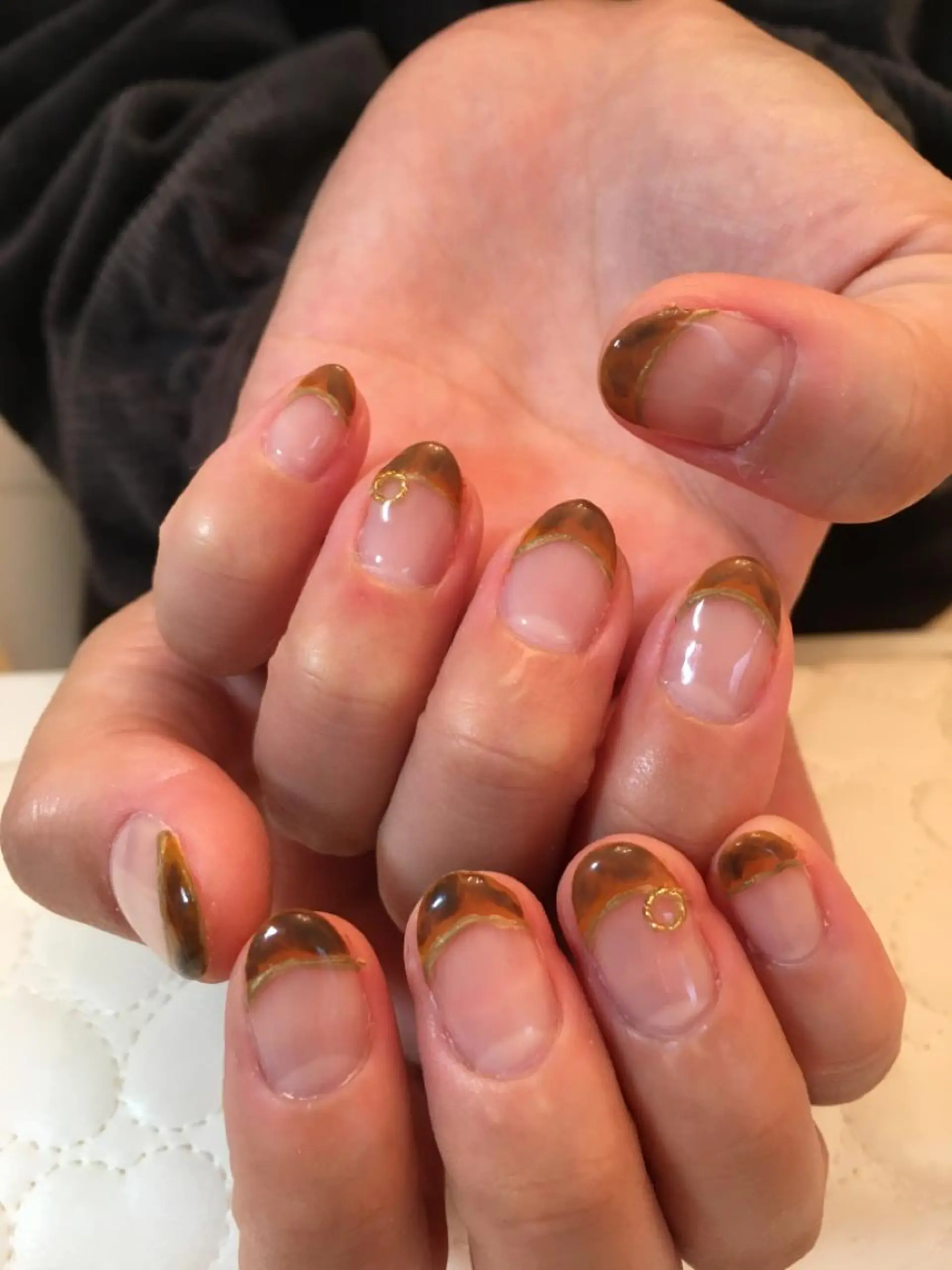 ネイル べっ甲ネイル フレンチネイル ゴールド ネイルサロン ショコラのネイルデザイン