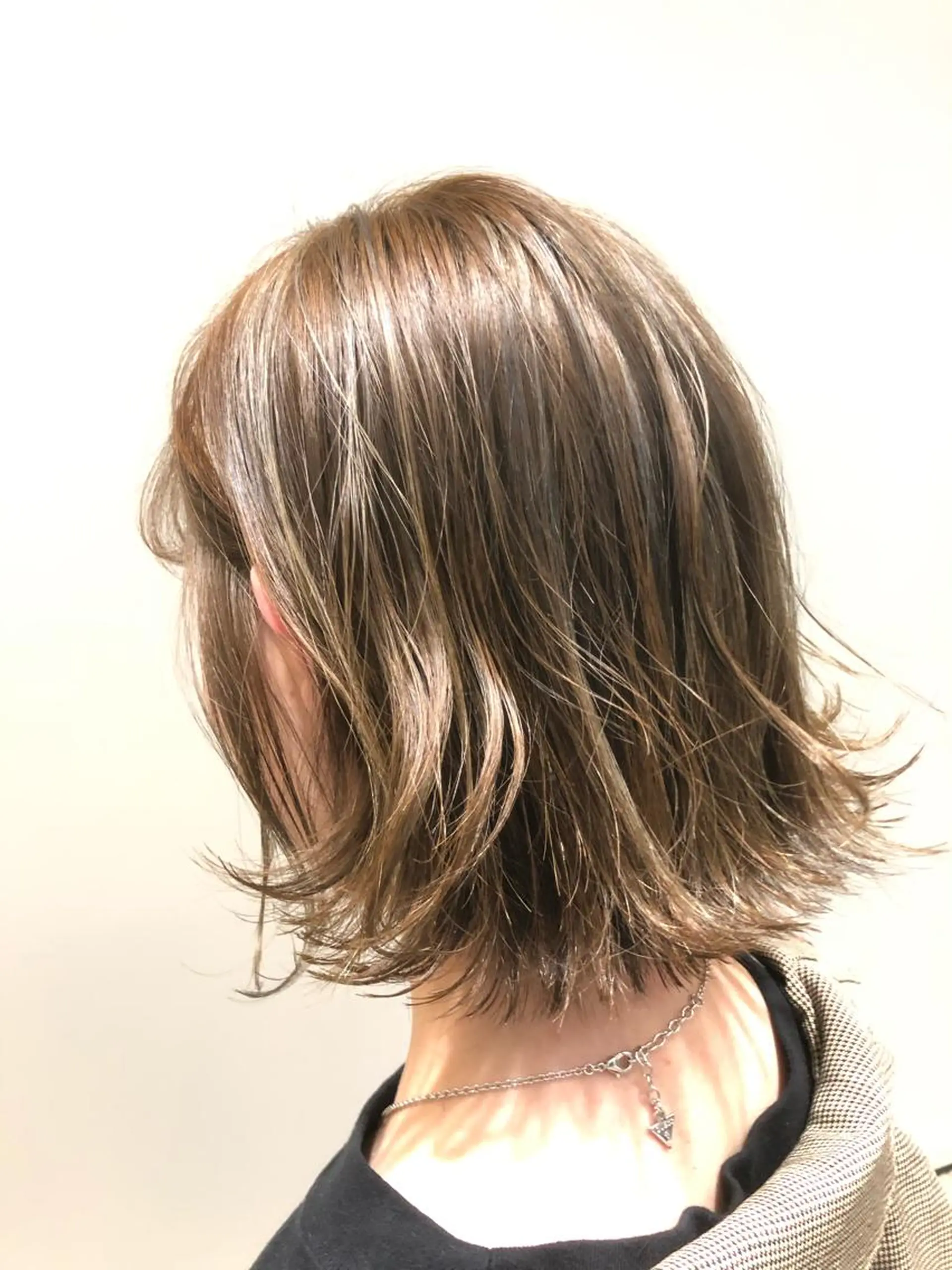 ミディアム カラー ブリーチ ブリーチなしカラー ワタナベ テルマサのヘアスタイル