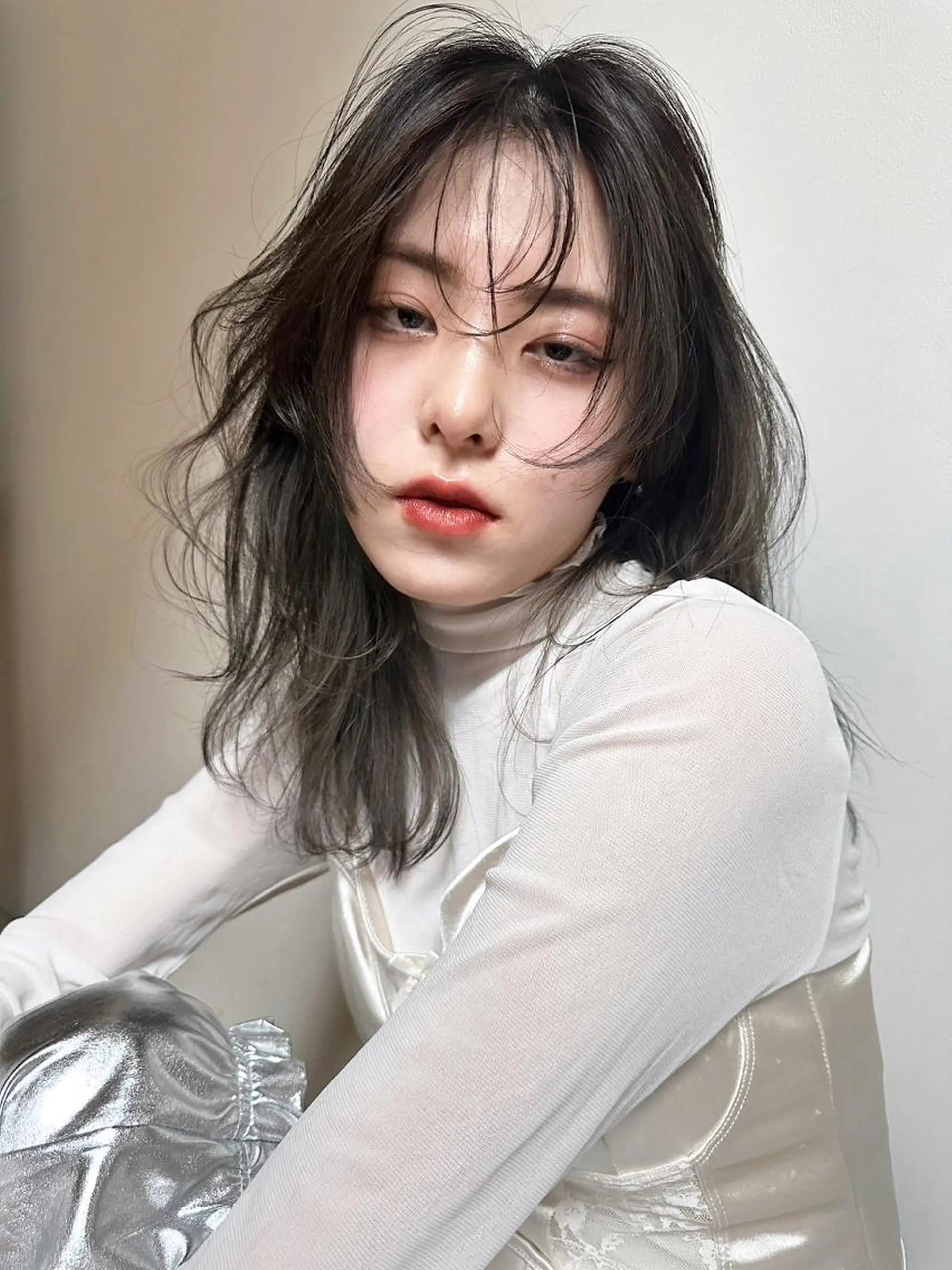 カラー セミロング グレージュ レイヤーカット カット ヘアカラー トリートメント ITby ALBUM 北千住店のヘアスタイル