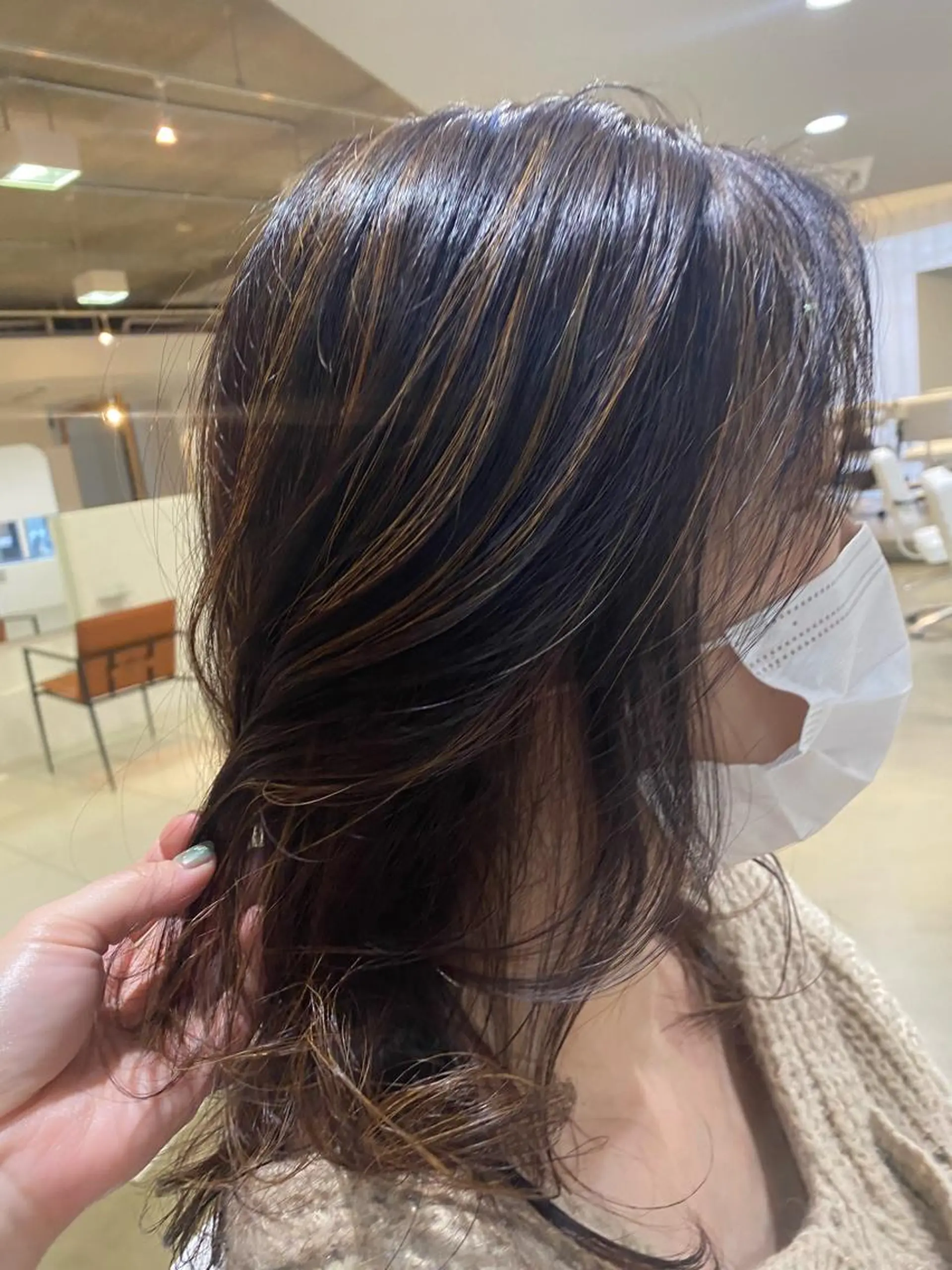 セミロング ハイライト I nagiのヘアスタイル