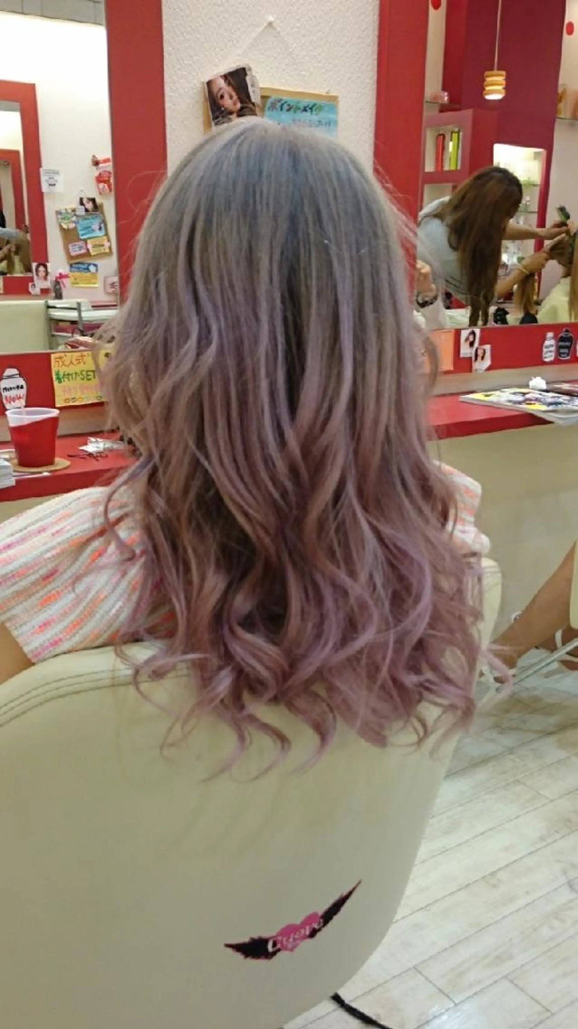 セミロング カラー グラデーションカラー ピンクカラー シルバー Le Lien カジのヘアスタイル
