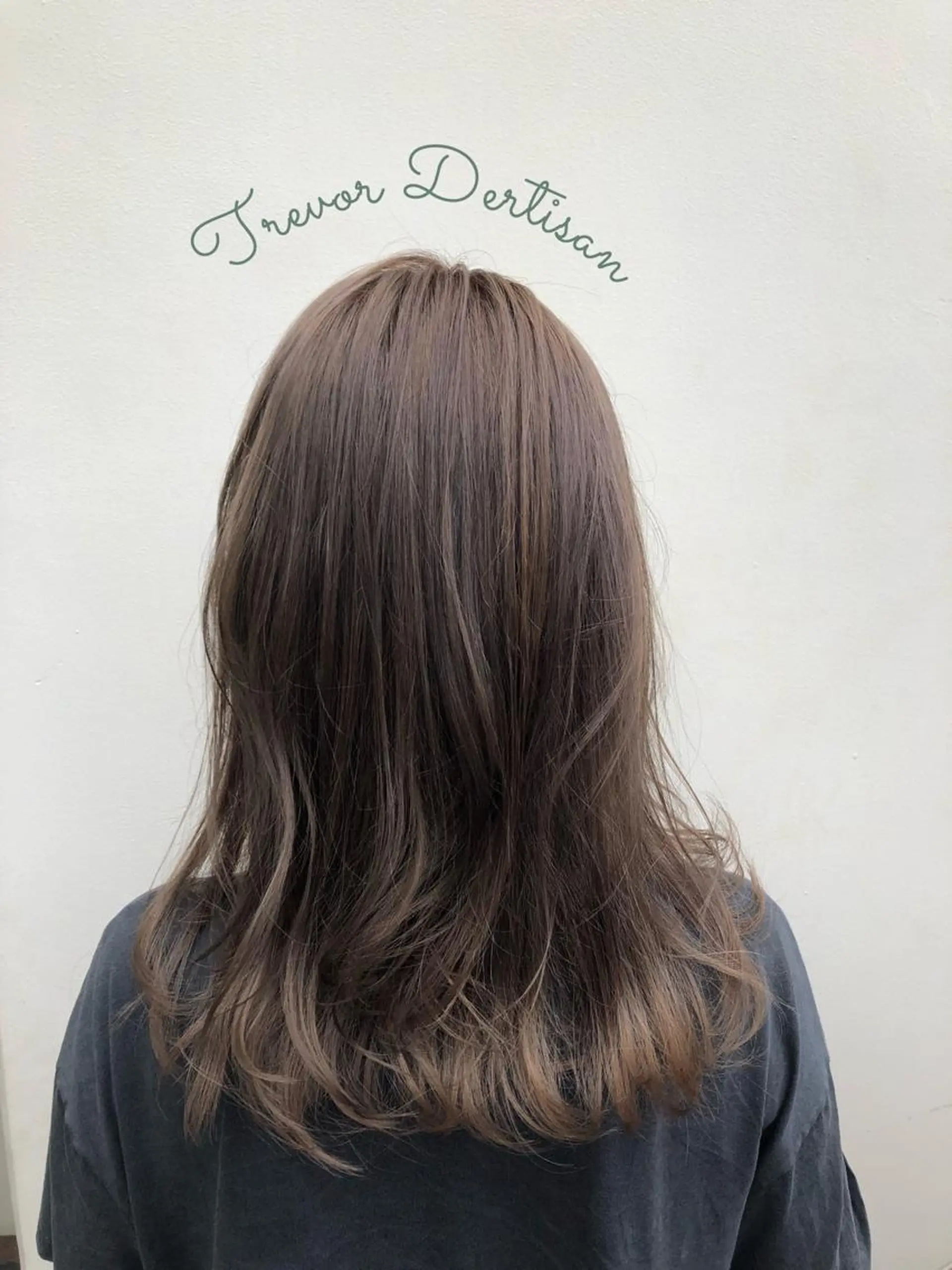 セミロング カラー ベージュカラー ブリーチ ブルーカラー ブルーバイオレット フォギーベージュ 森田 一平のヘアスタイル