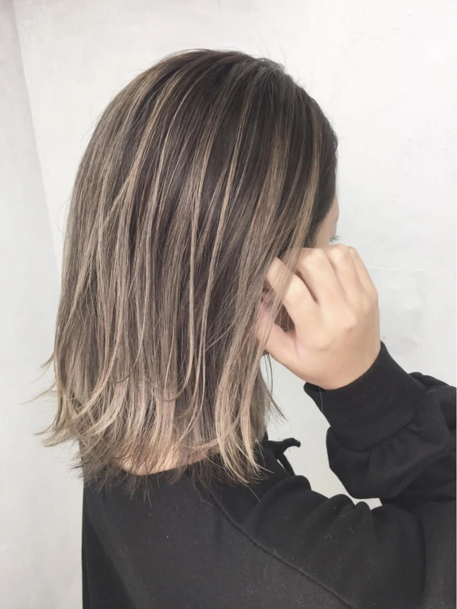 ミディアム レイヤーカット まお♡レイヤーカット 耳ツボジュエリーのヘアスタイル