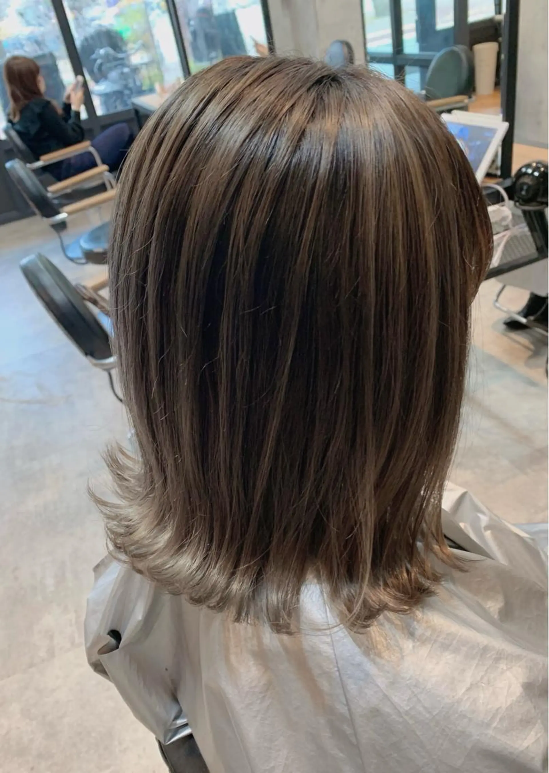ミディアム レイヤーカット ヘアカラー トリートメント 山本 みきのヘアスタイル