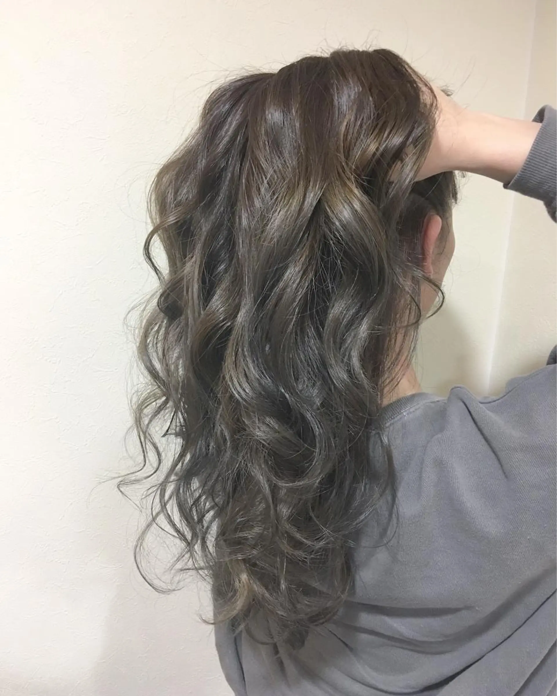 セミロング ヤマグチ ヒカルのヘアスタイル