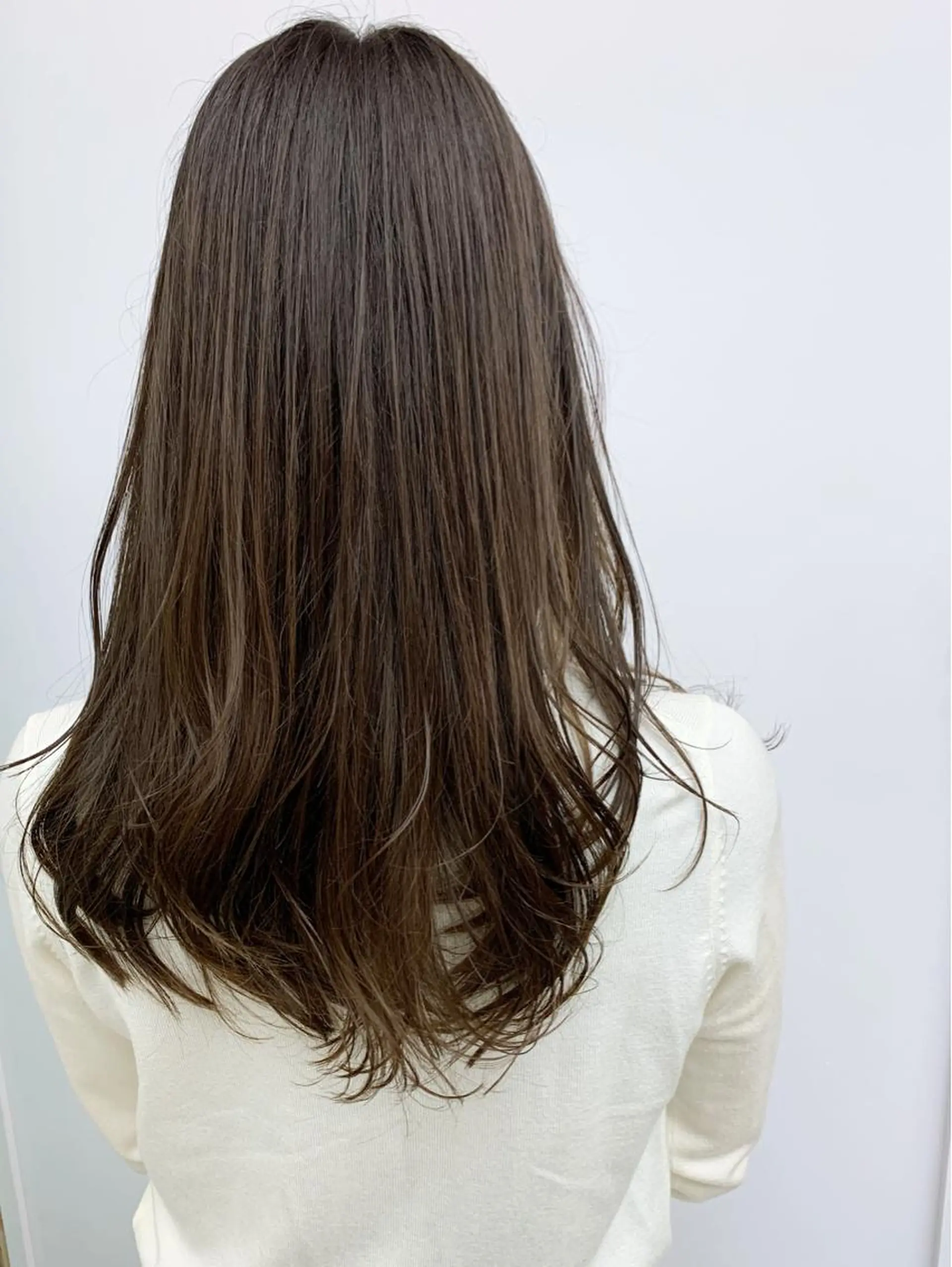 ミディアム カラー ブリーチ グレージュ ブリーチなしカラー 髪質改善×大人可愛い 艶髪🫧ダイトのヘアスタイル