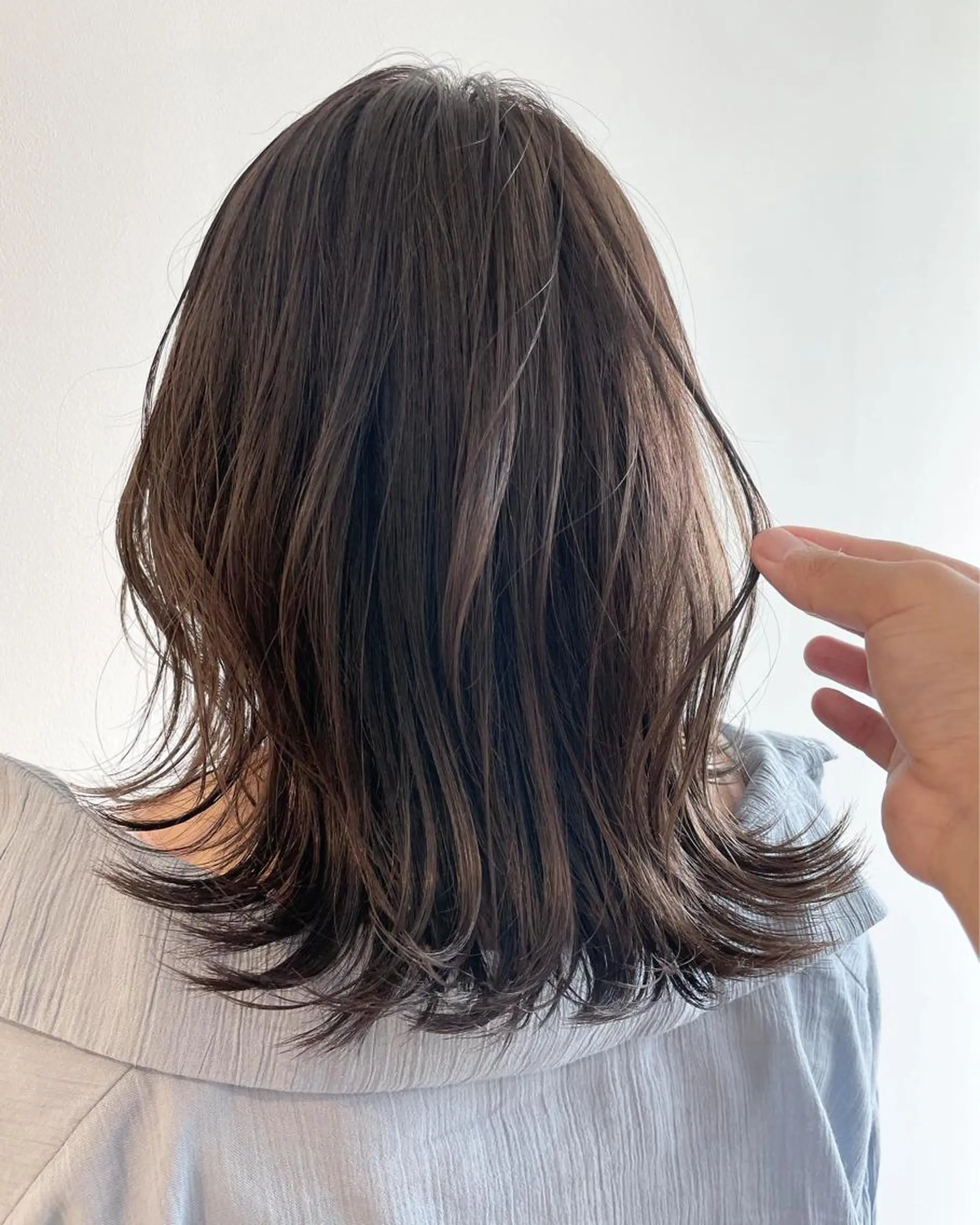ミディアム カラー 透明感カラー グレージュ ラベンダーカラー ラベンダーグレージュ ラベンダーグレー ヘアカラー トリートメント 宮澤  タケル ミディアムヘアのヘアスタイル
