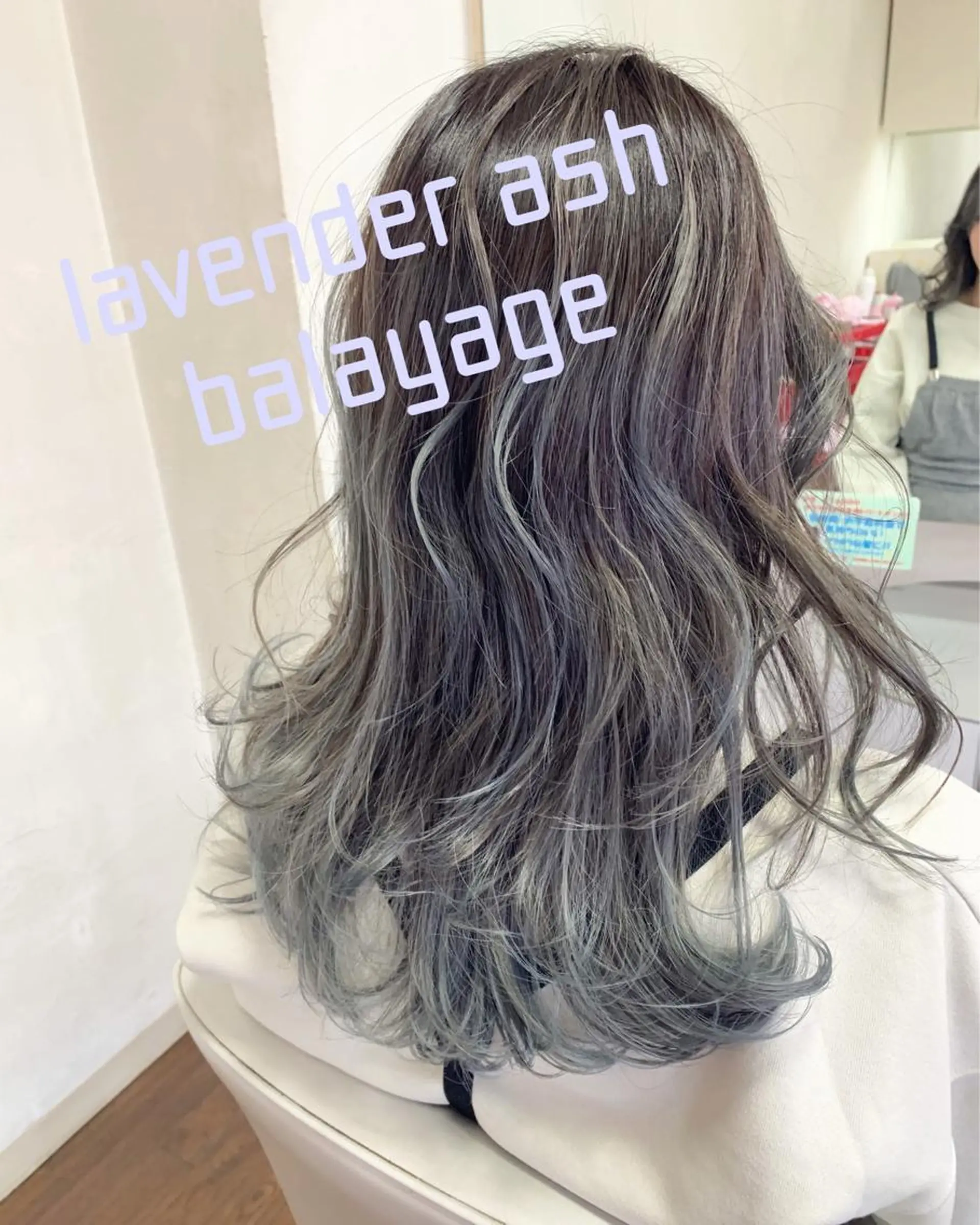 セミロング カラー アッシュ バレイヤージュ ラベンダーカラー ラベンダーアッシュ レイヤーカット ヘアカラー 萩原 博のヘアスタイル