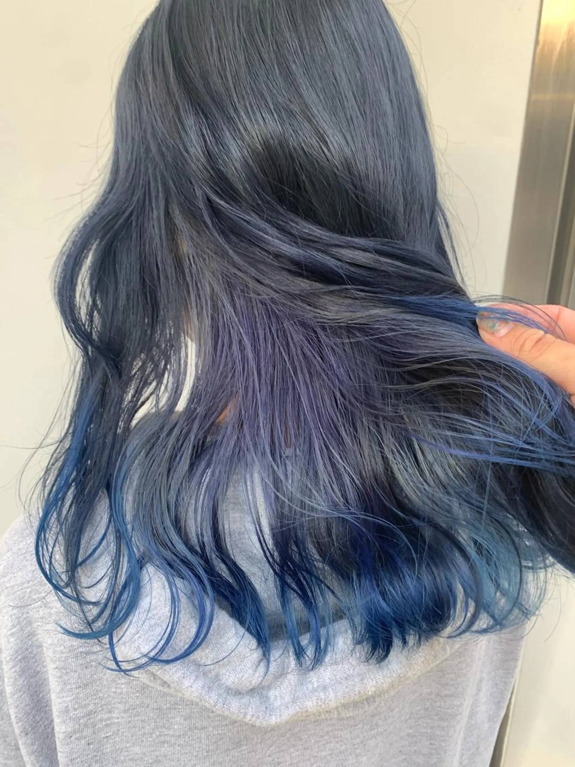 ミディアム カラー 黒髪 ブリーチ ブルーカラー ブルーブラック グラデーションカラー 中目黒🌼 🌼ハナのヘアスタイル