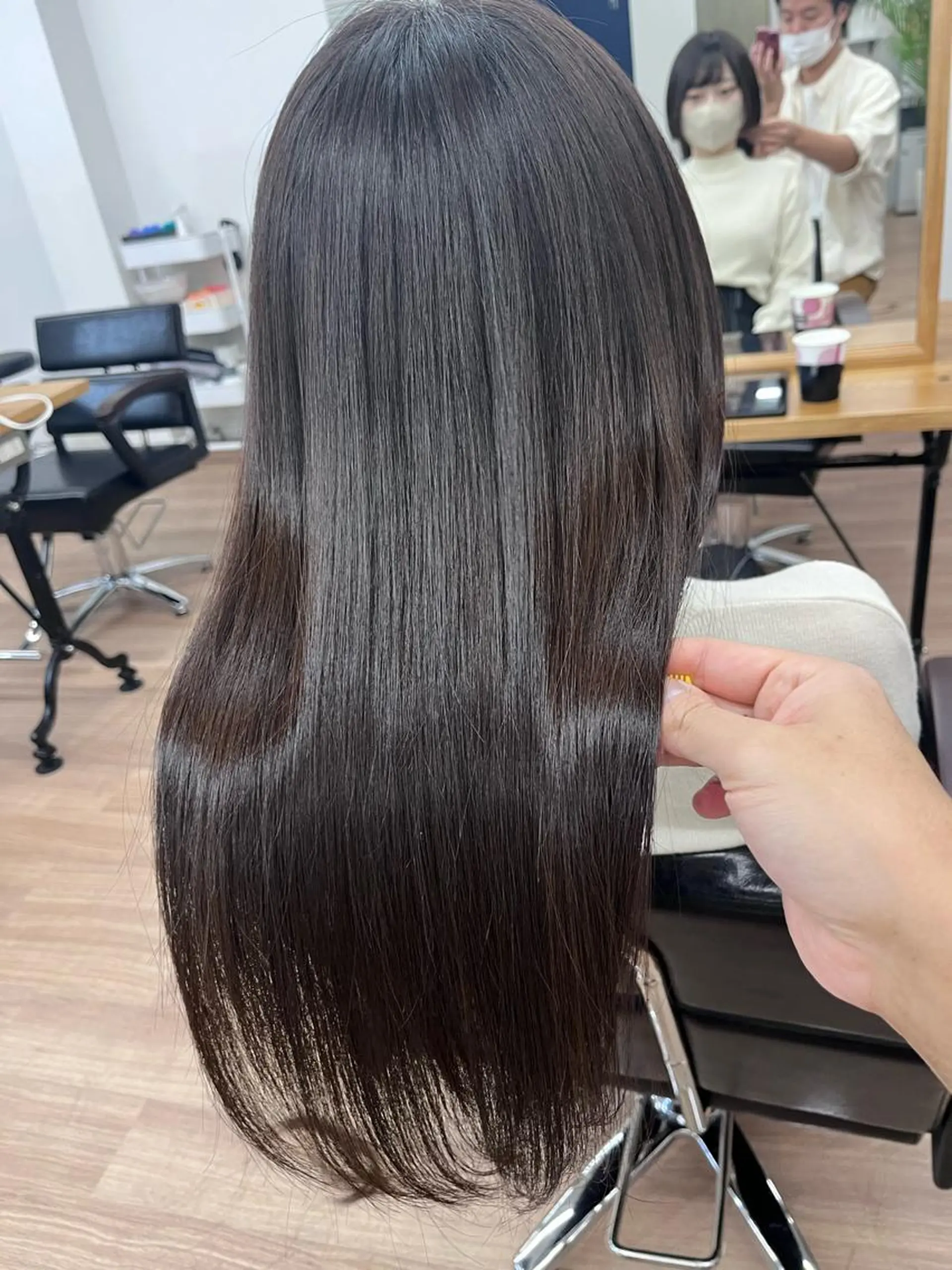 セミロング カラー パーマ ヘアアレンジ メンズ キッズ ネイル マツエク・マツパ アイブロウ メンズインナーカラー メンズ韓国風 黒髪 ブルーカラー ブルーブラック ヘアカラー トリートメント 韓国レイヤー×透明感 髪質改善　武田涼のヘアスタイル