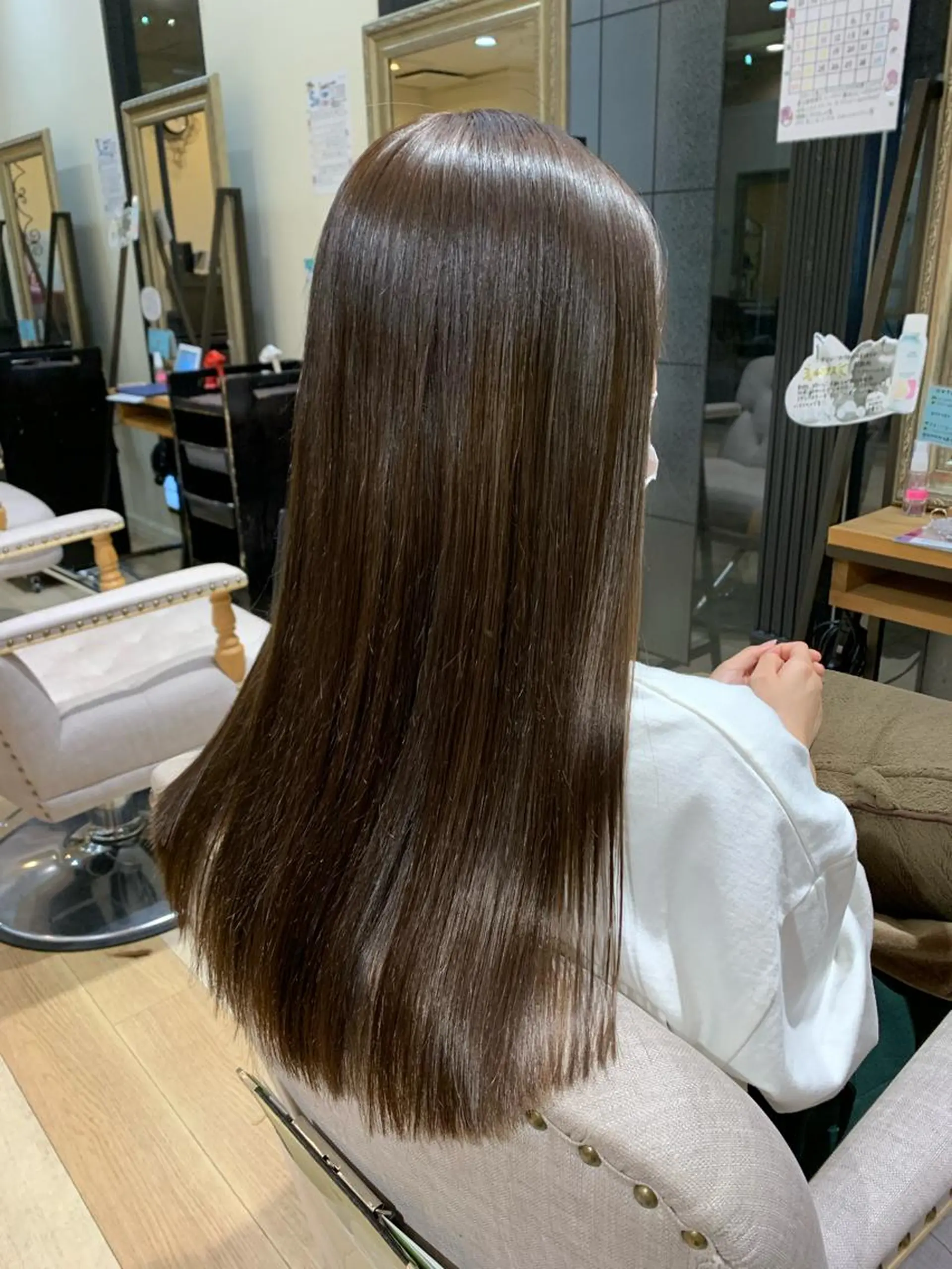 ロング カラー アッシュ ベージュカラー 縮毛矯正 トリートメント 上田 紗也のヘアスタイル
