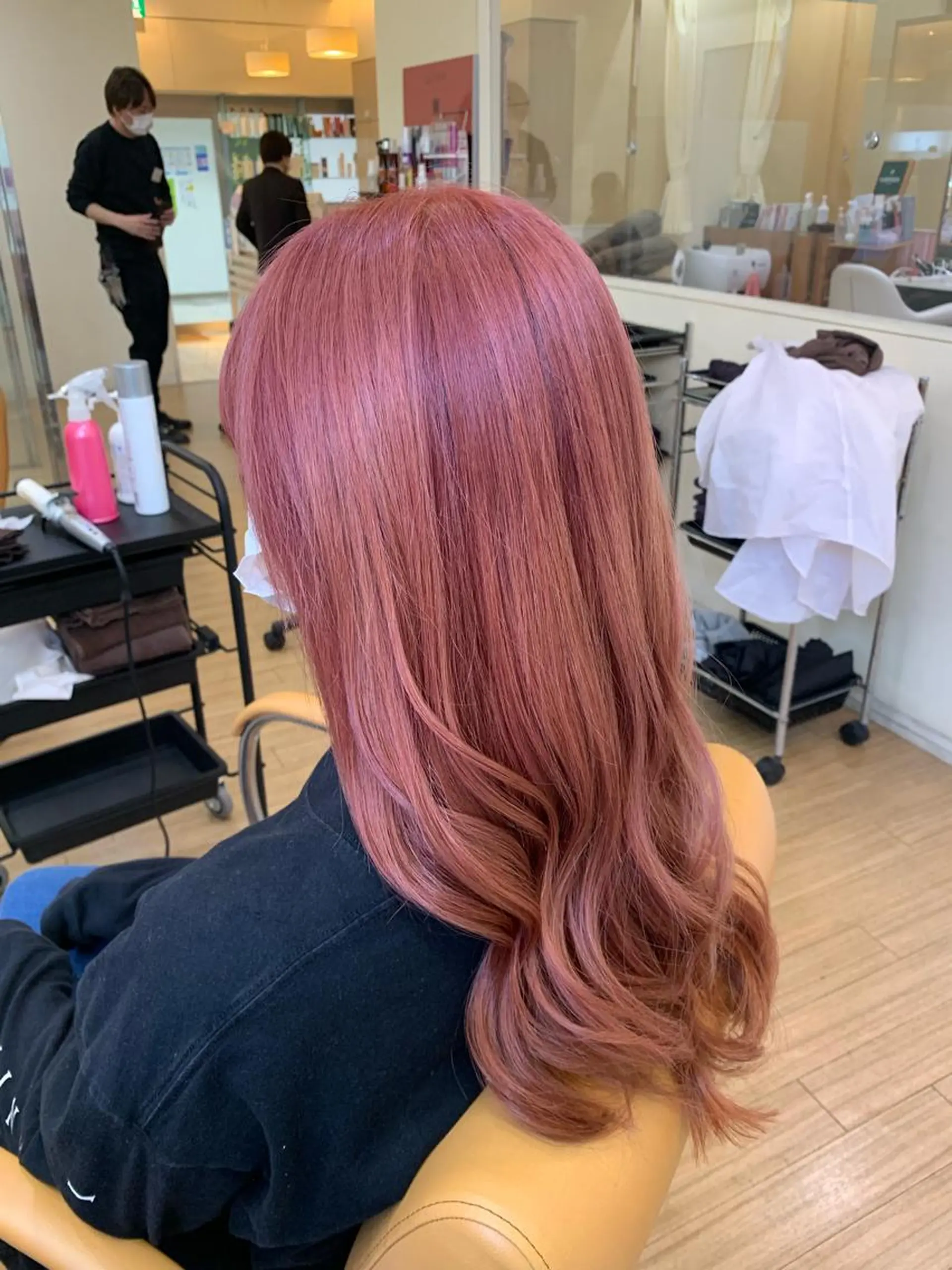 ロング カラー ピンクカラー ロング カット ヘアカラー トリートメント 板倉 花連のヘアスタイル