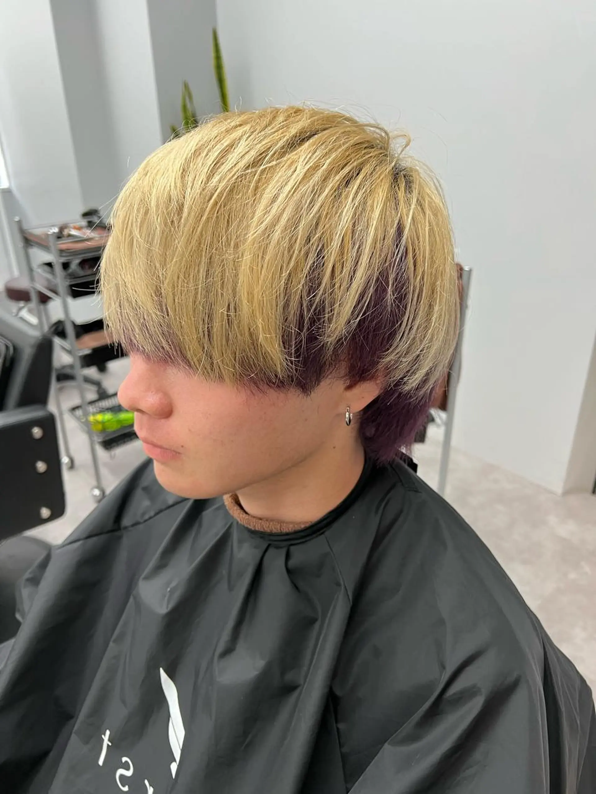 ショート カラー メンズ メンズブリーチ メンズインナーカラー ブリーチ 抜きっぱなしブロンド インナーカラー 【曲がる縮毛矯正】 モデル募集🙋カツヤのヘアスタイル