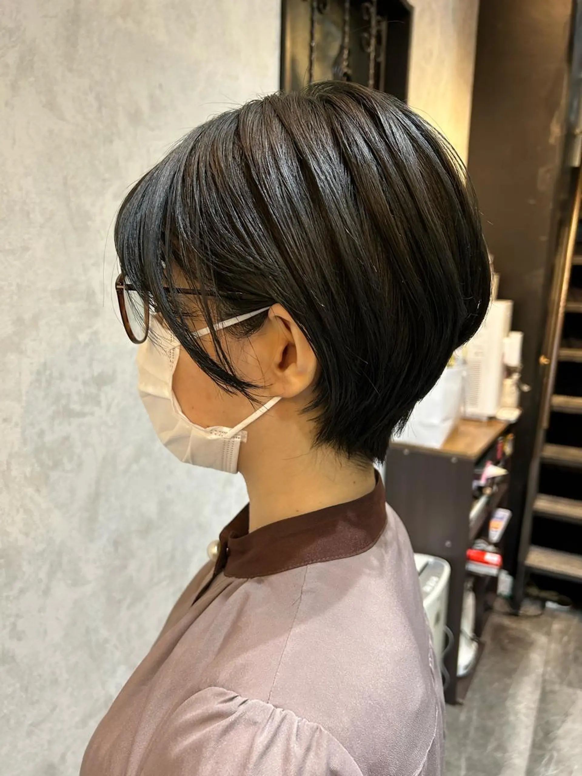 ショート カラー ヘアアレンジ ショートボブ ブリーチ ブルーカラー ブルージュ ブリーチなしカラー 飯塚 沙衣のヘアスタイル