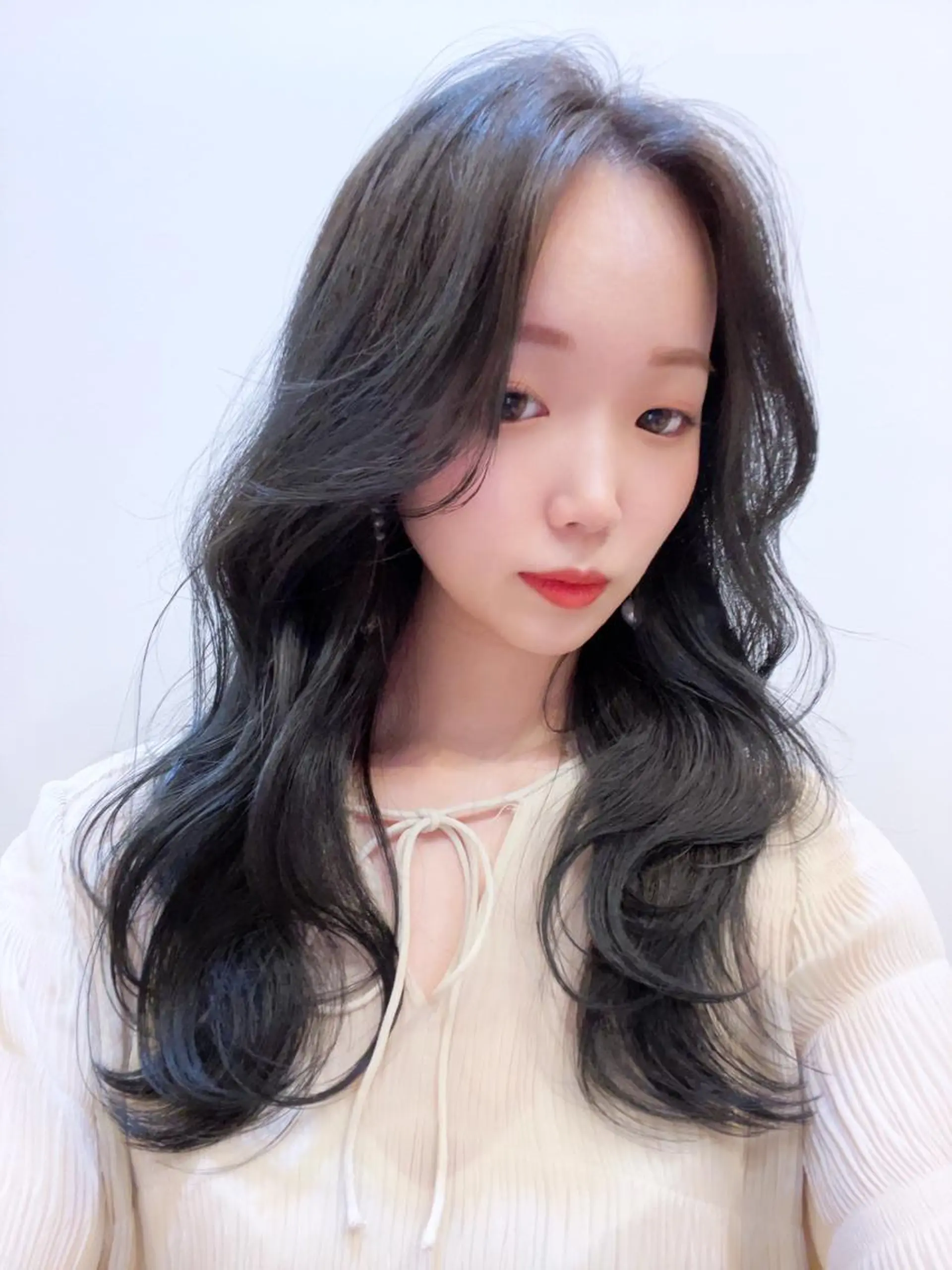 ミディアム カラー 黒髪 ブルーカラー ブルーブラック インナーカラー くせ毛 カット ヘアカラー トリートメント 韓国レイヤー×透明感 髪質改善　武田涼のヘアスタイル