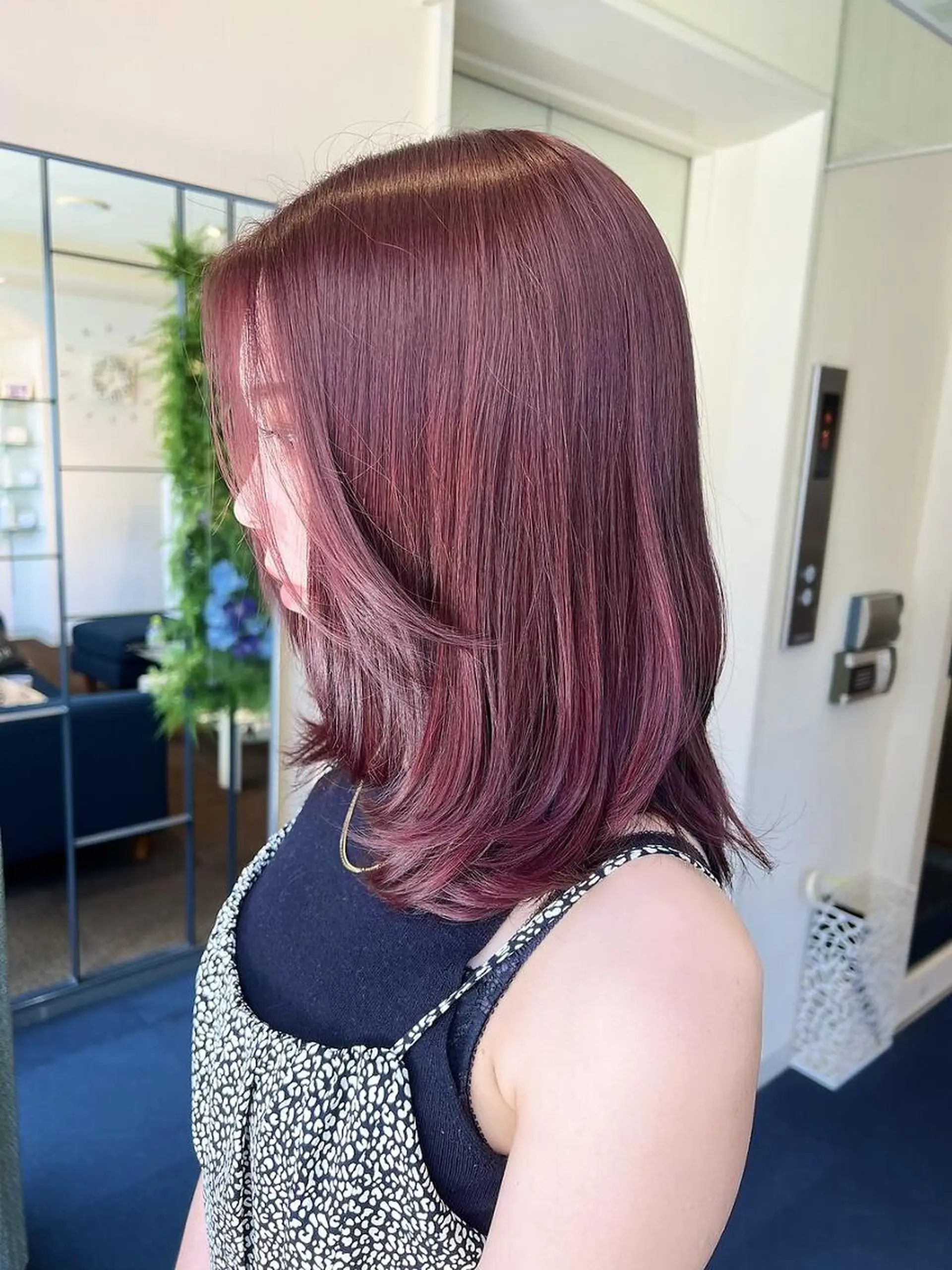 ミディアム カラー ヘアカラー トリートメント Hanna by W_SALONのヘアスタイル