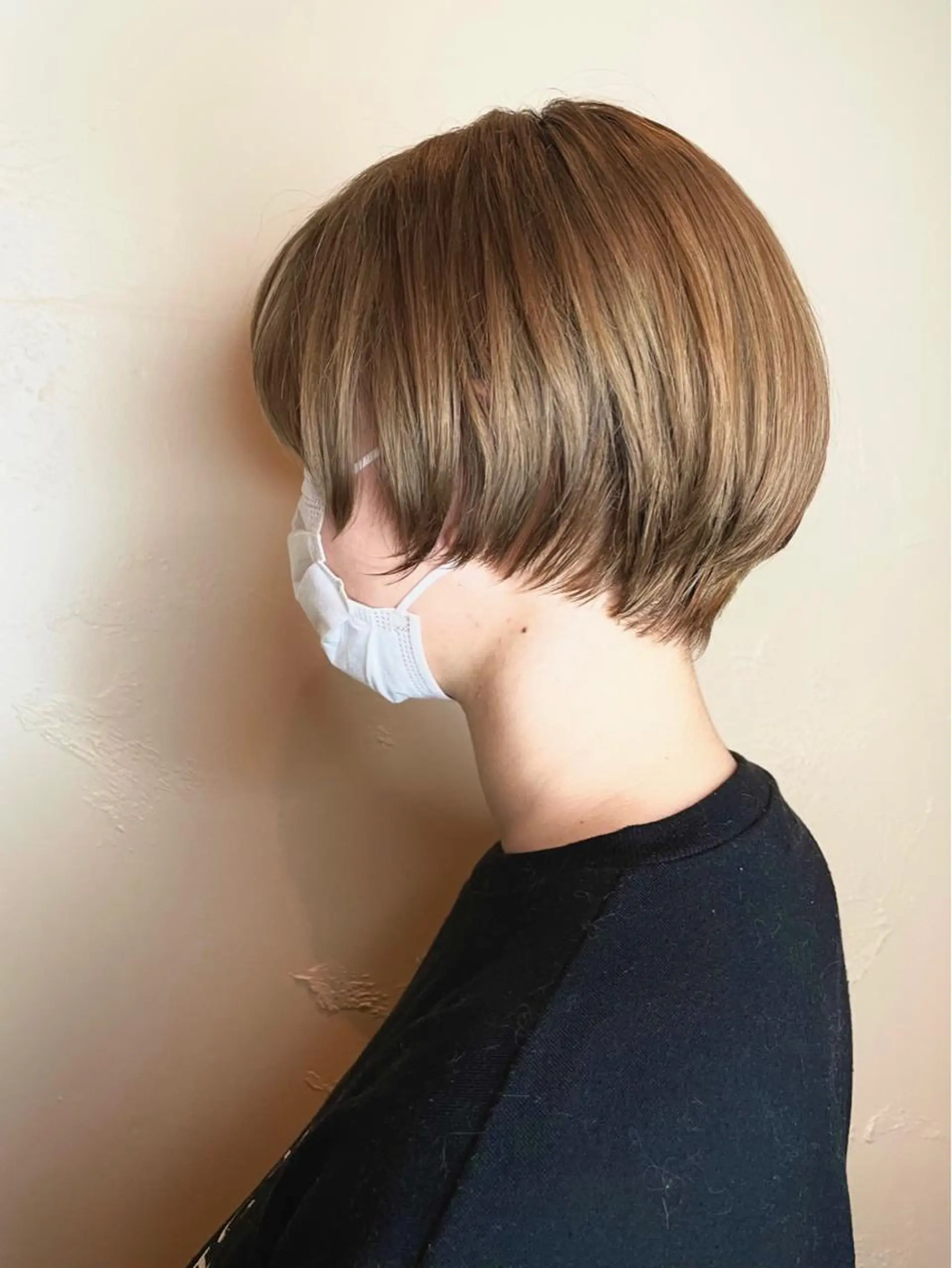 ショート カラー ハイトーンカラー ショートヘア カット ヘアカラー トリートメント ショート/レイヤー/ ボブ/縮毛矯正のヘアスタイル