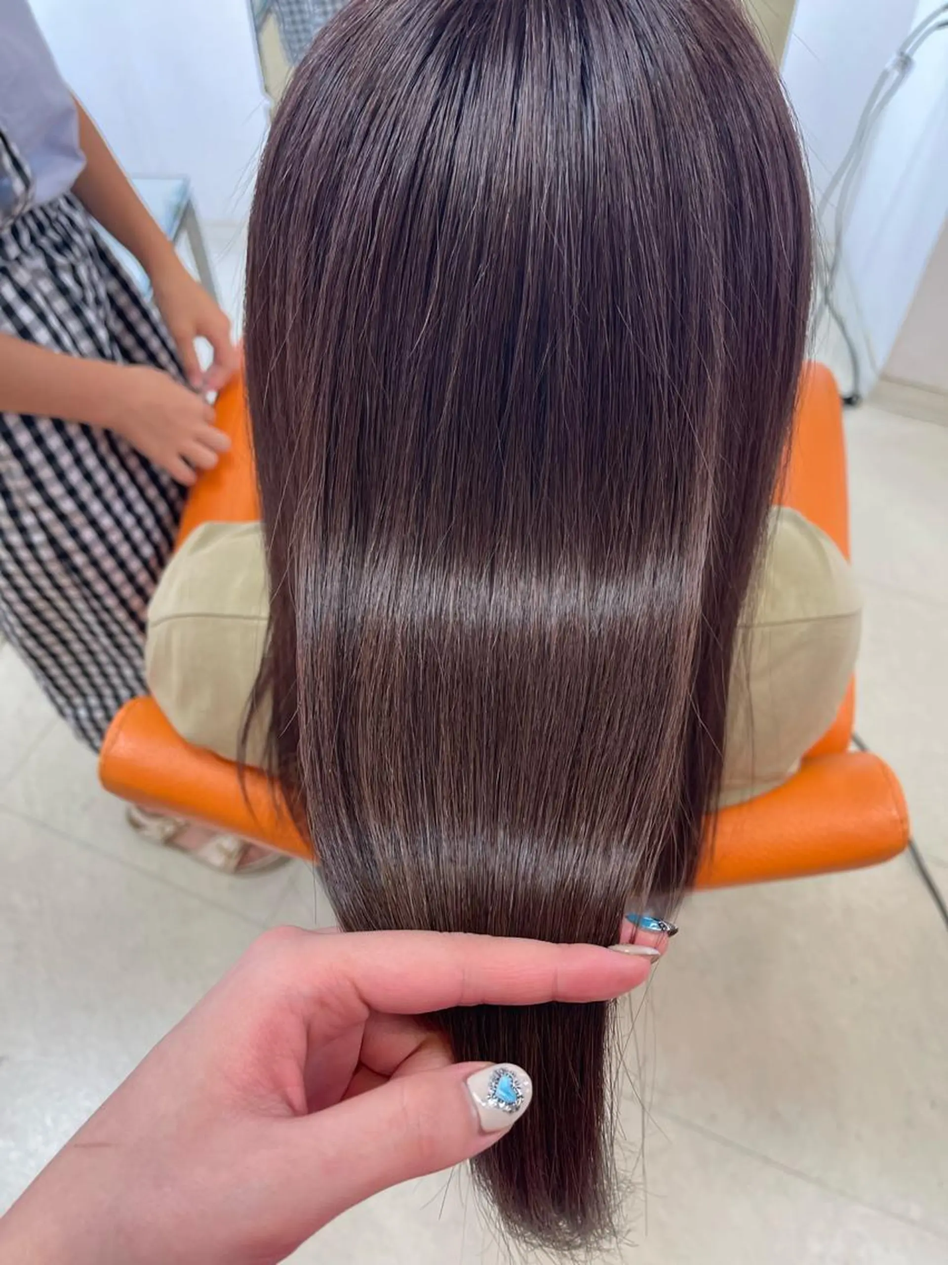 ロング カラー ラシェンテ居留地所属・鶴﨑 美優亜のヘアスタイル