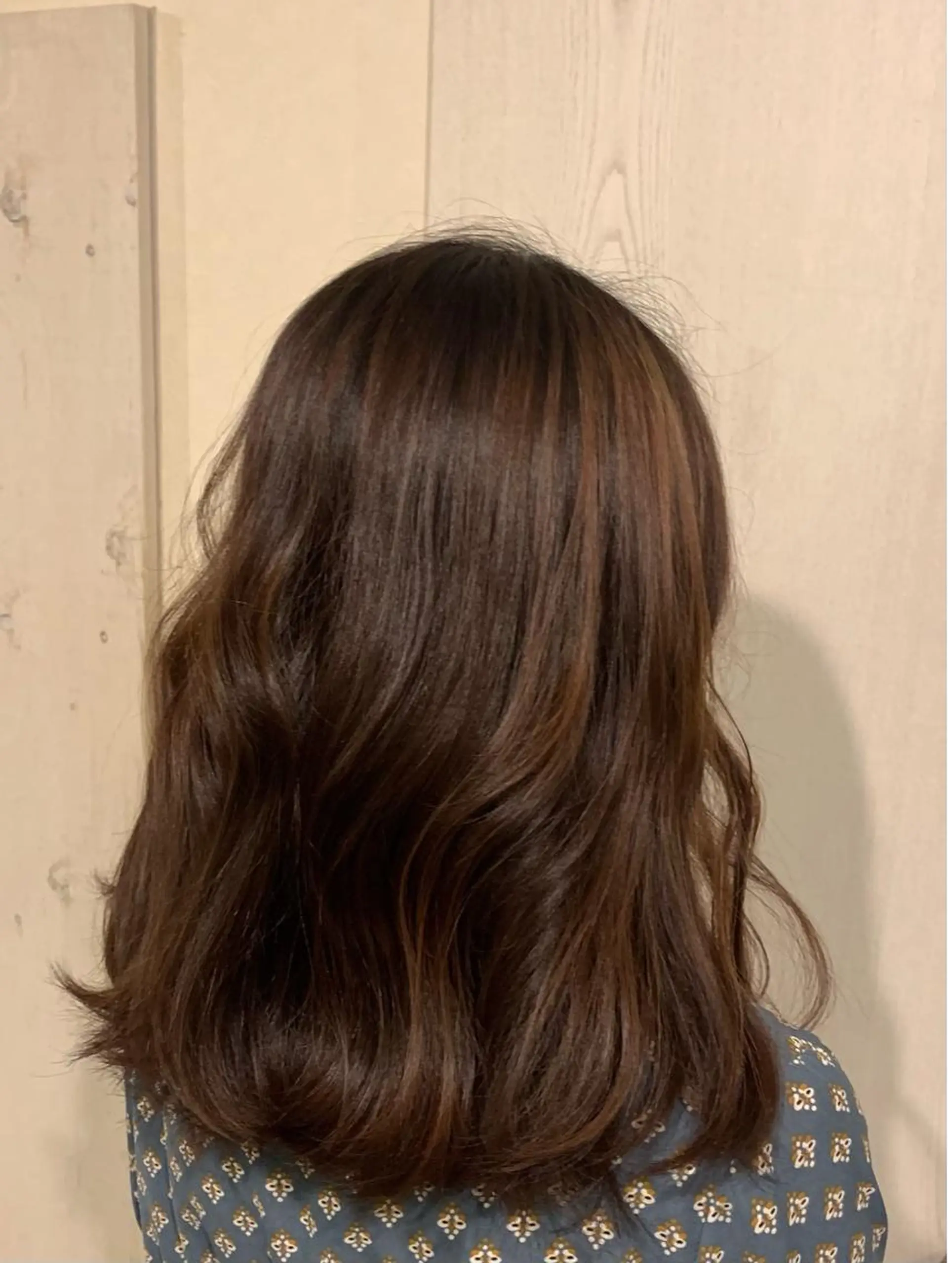 セミロング カラー ハイライトカラー ハイライト LUCIA所属・透明感カラー/ブリー チ無し/瀧田恭平のヘアスタイル