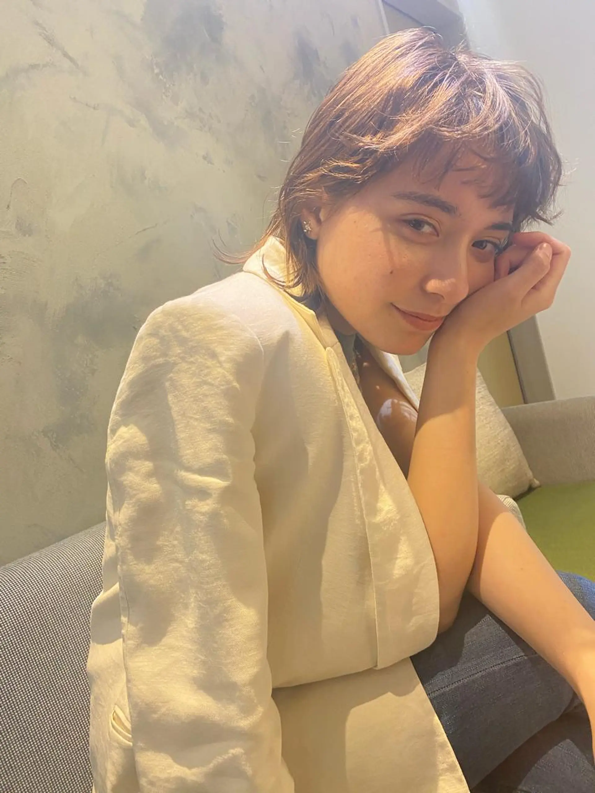 セミロング カラー バレイヤージュ ベージュカラー ブリーチ ケアブリーチ デザインカラー ハイトーンヘア/ 島崎　タクミのヘアスタイル
