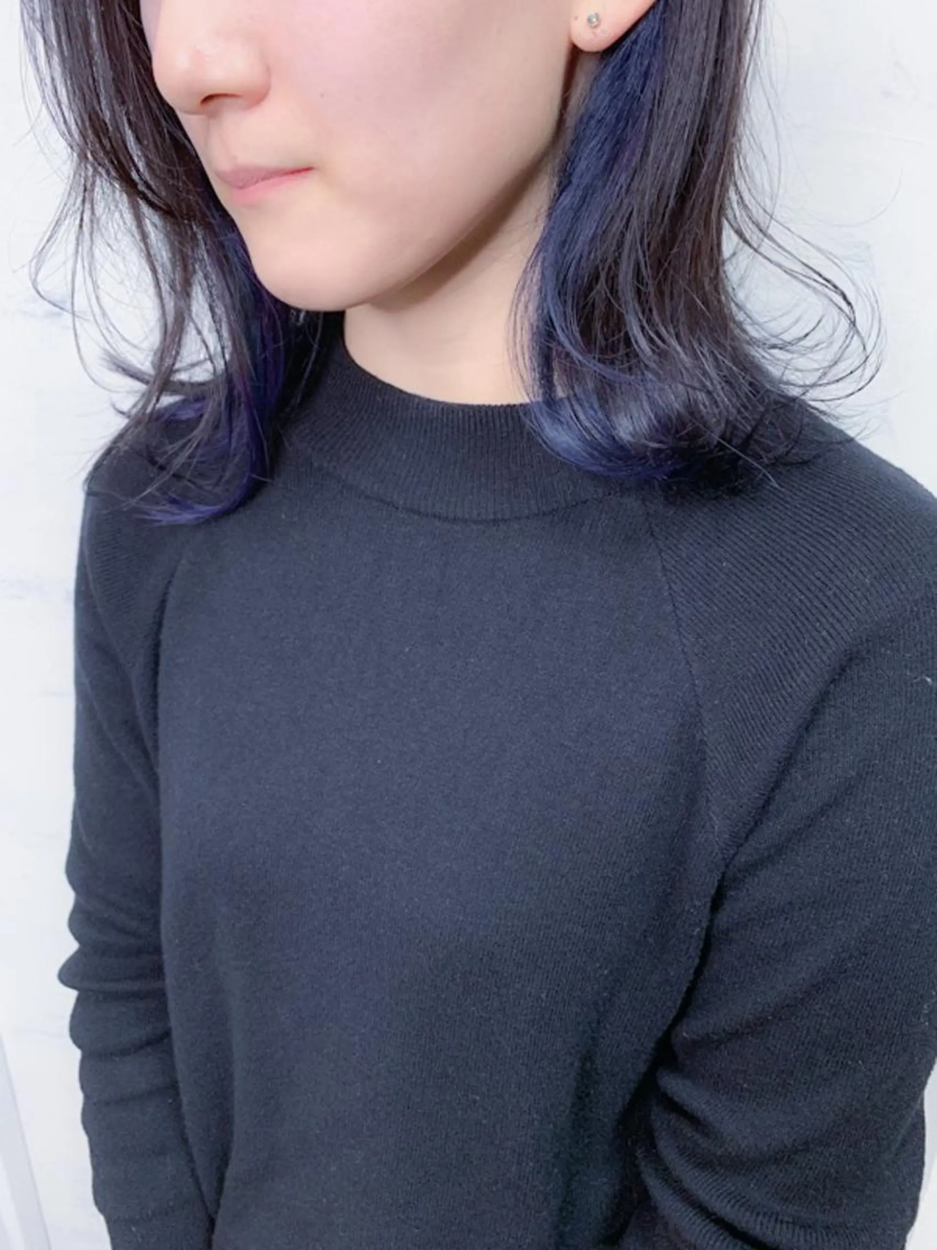 ミディアム カラー 黒髪 ブルーカラー ブルージュ インナーカラー カット ヘアカラー BOX mico.のヘアスタイル