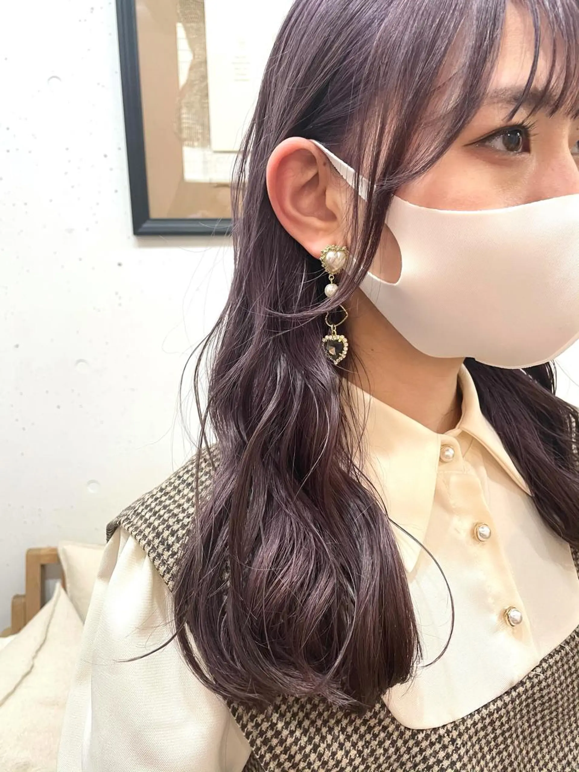 ロング カラー ブリーチ ラベンダーカラー パープルカラー 似合わせカット おくれ毛 ヘアカラー トリートメント chama レイヤーカットのヘアスタイル