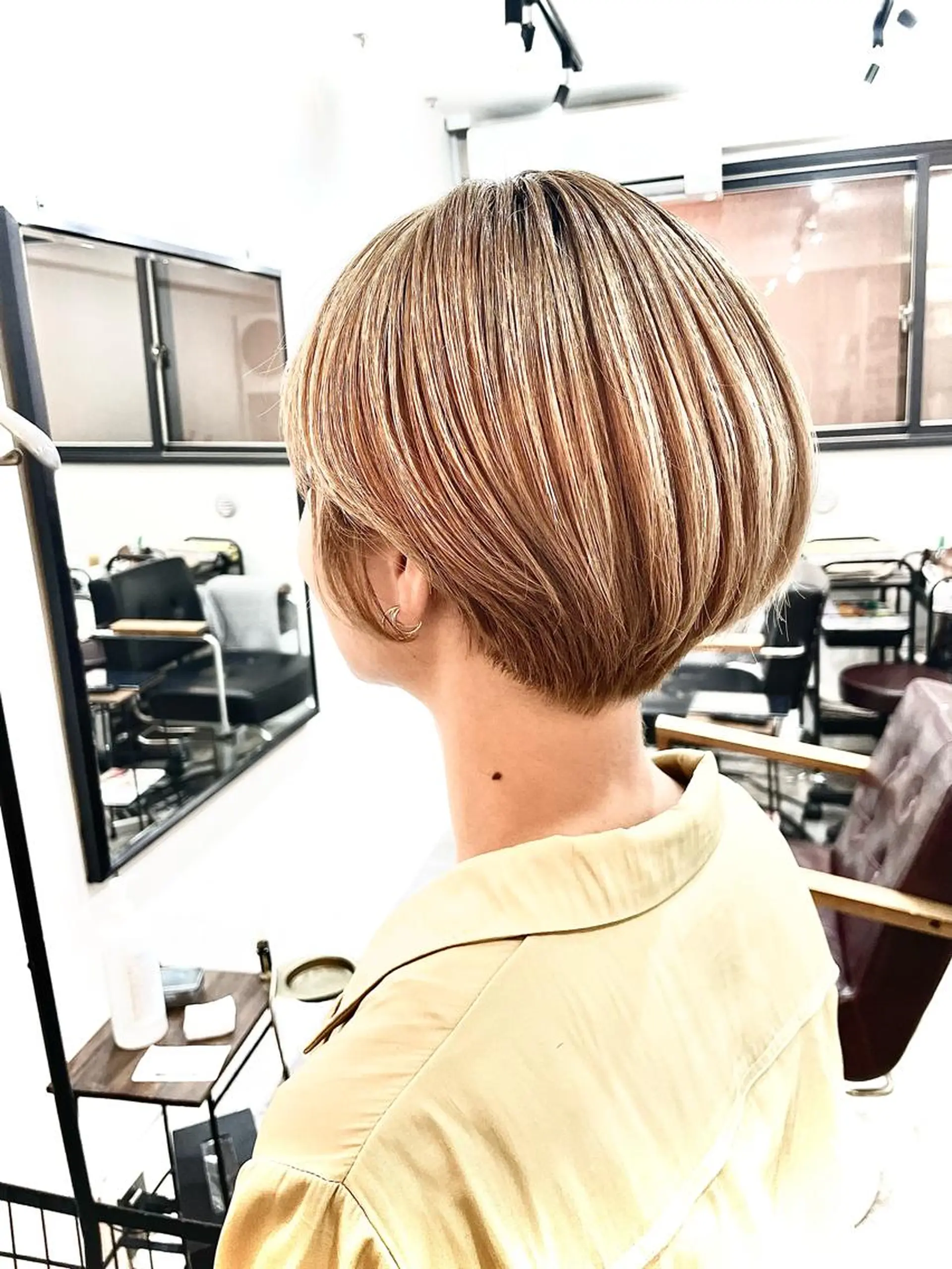 ショート カラー ハイトーンカラー 髪質改善 トリートメント カット ヘアカラー トリートメント SUN GLOW  サングロウ所属・ナカノメ トシアキのヘアスタイル