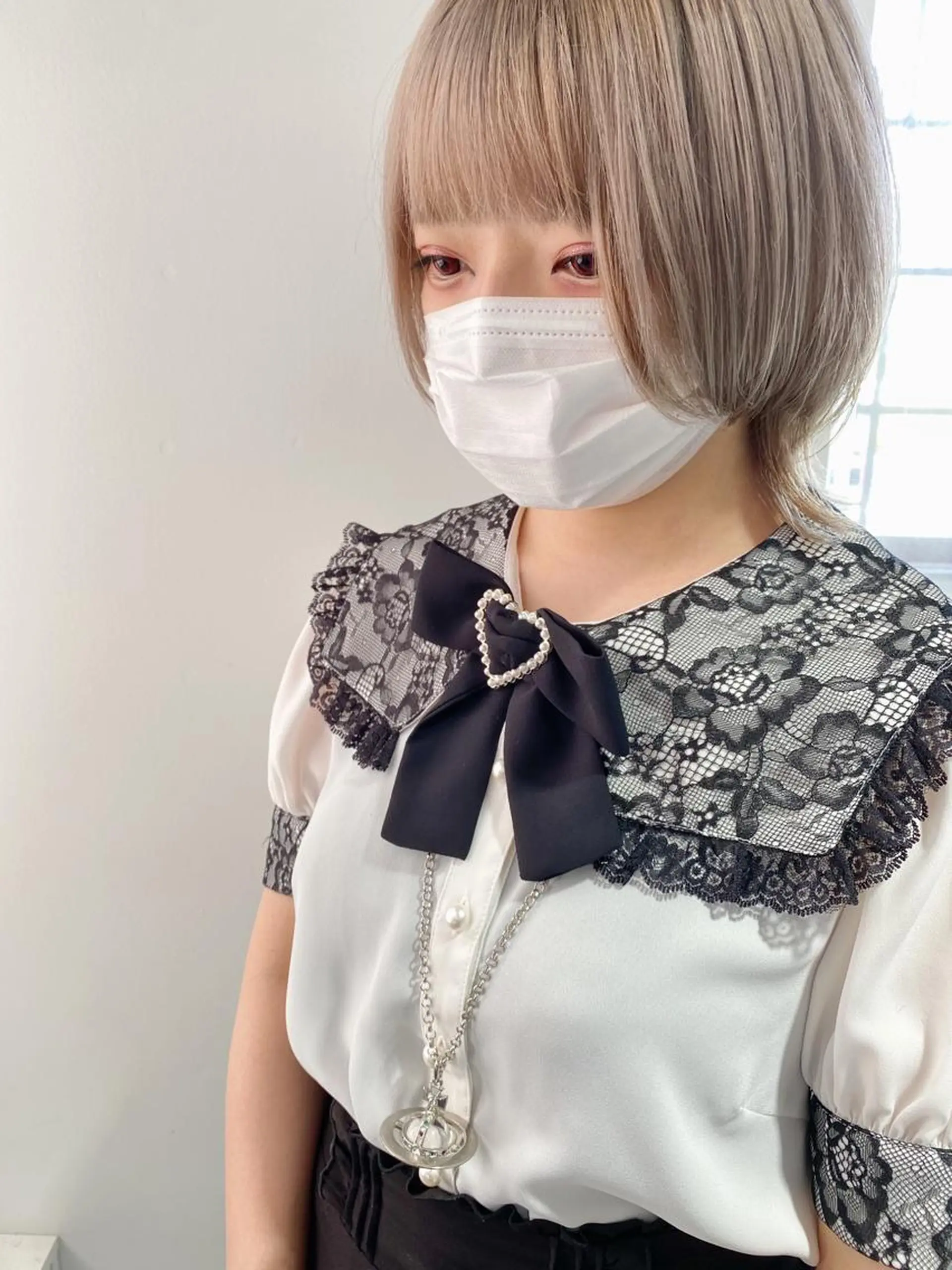 ショート カラー ベージュカラー ホワイトベージュ ウルフカット カット ヘアカラー 新井 広之のヘアスタイル