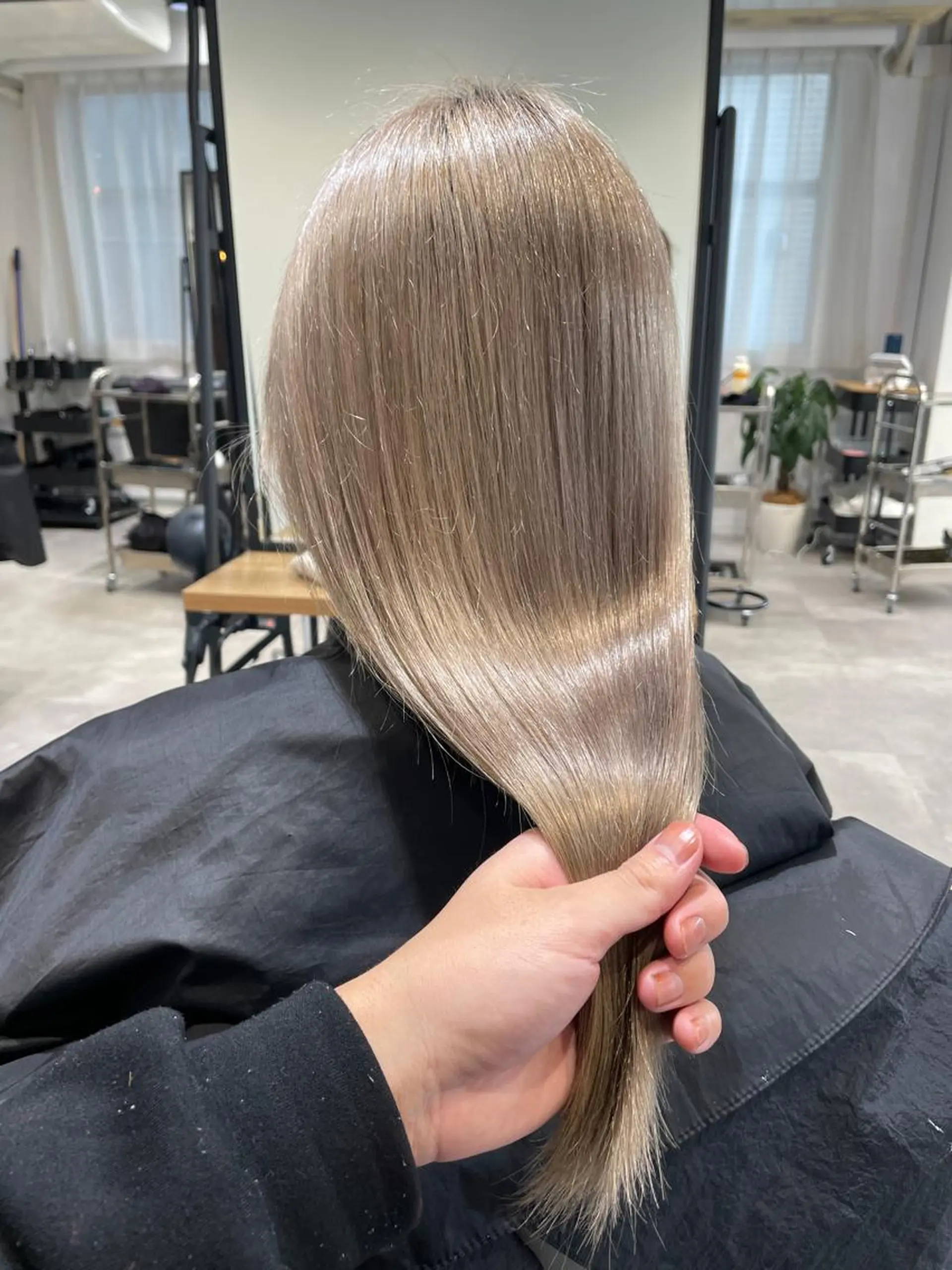 カラー ハイトーンイヤリング カラー清水隆央のヘアスタイル
