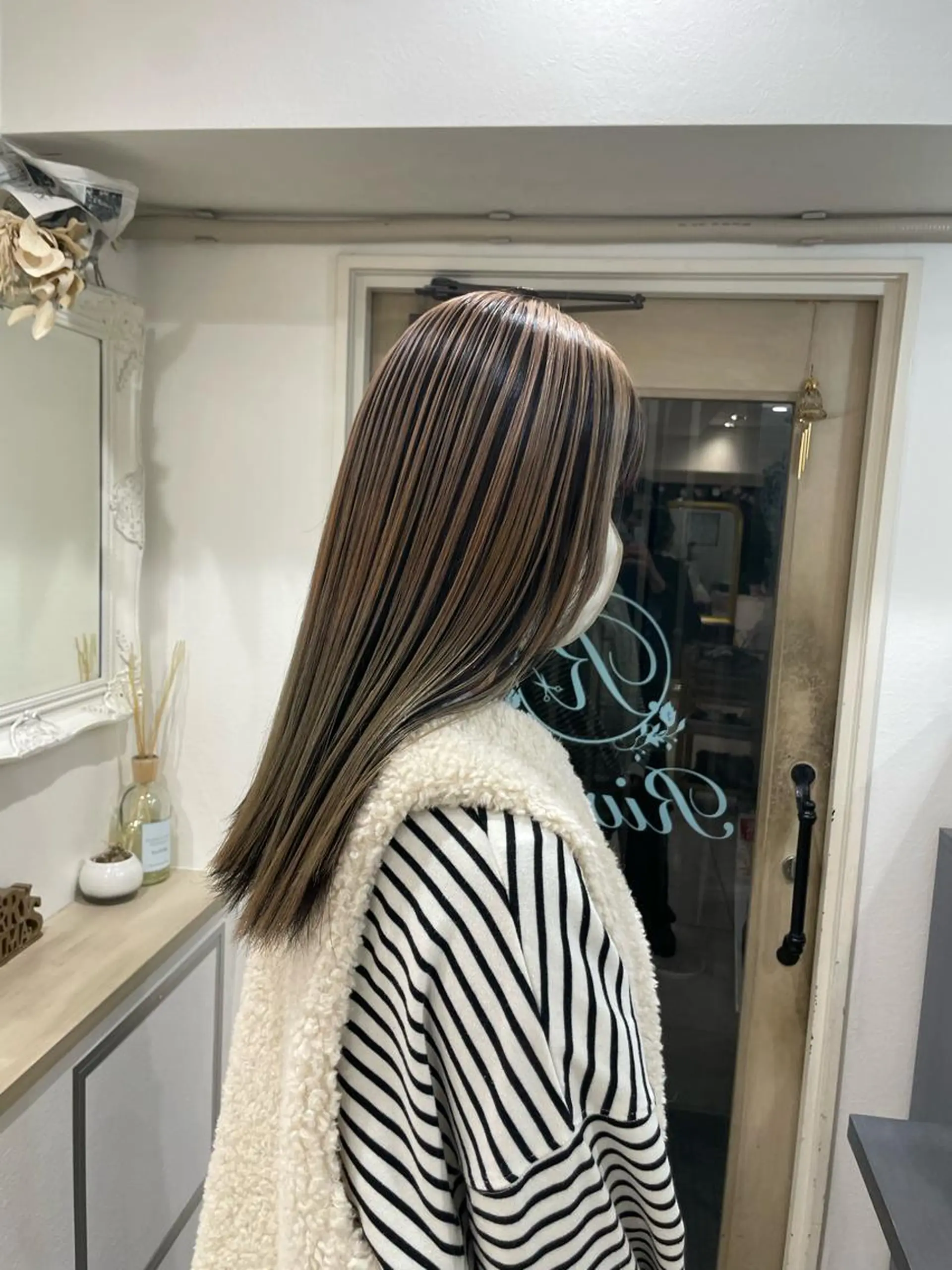 セミロング cinq PROJECT所属・ミルクティーベージュ /三村克彦のヘアスタイル