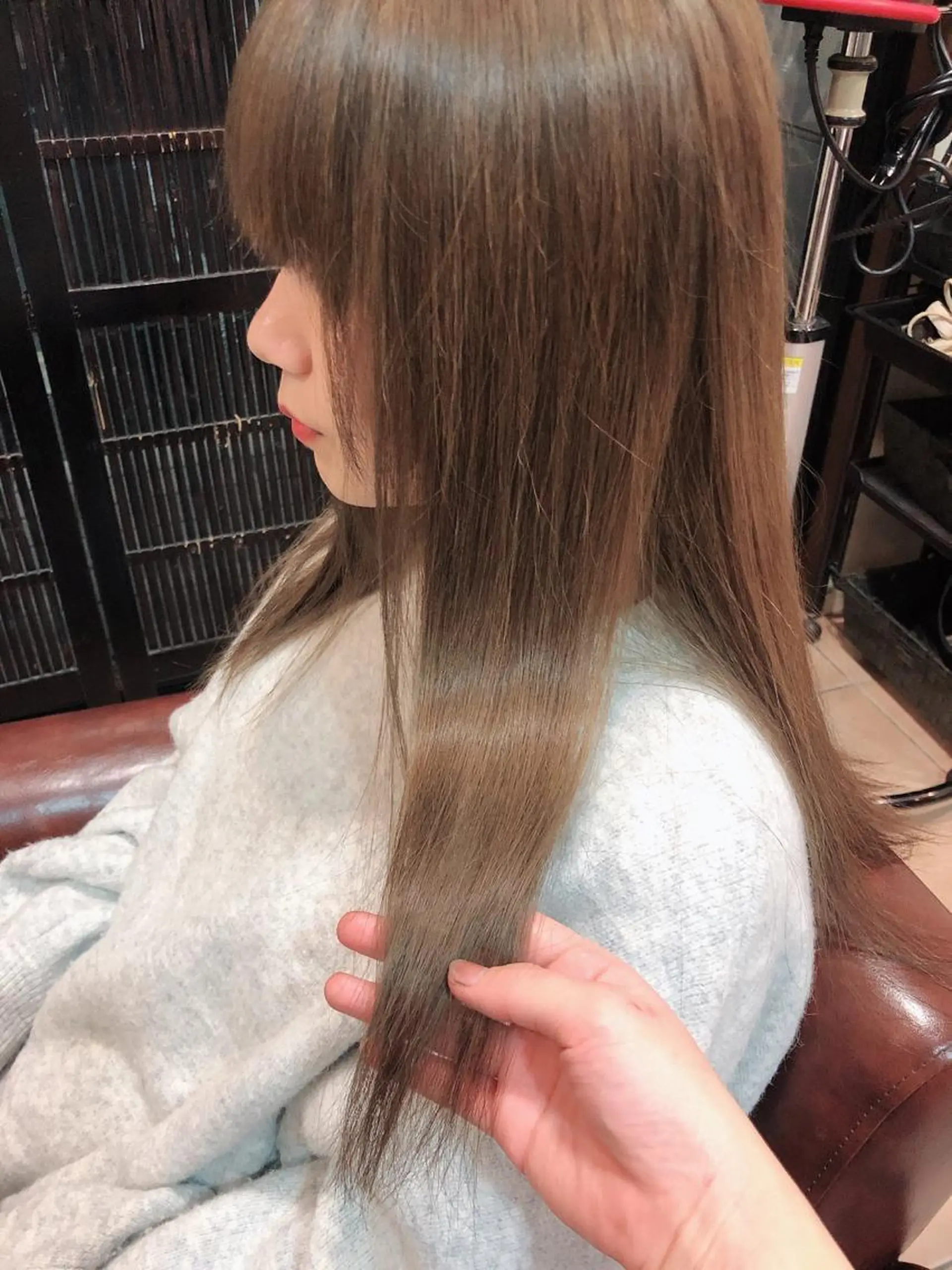 ロング カラー ベージュカラー ミルクティーベージュ 中東 真子のヘアスタイル