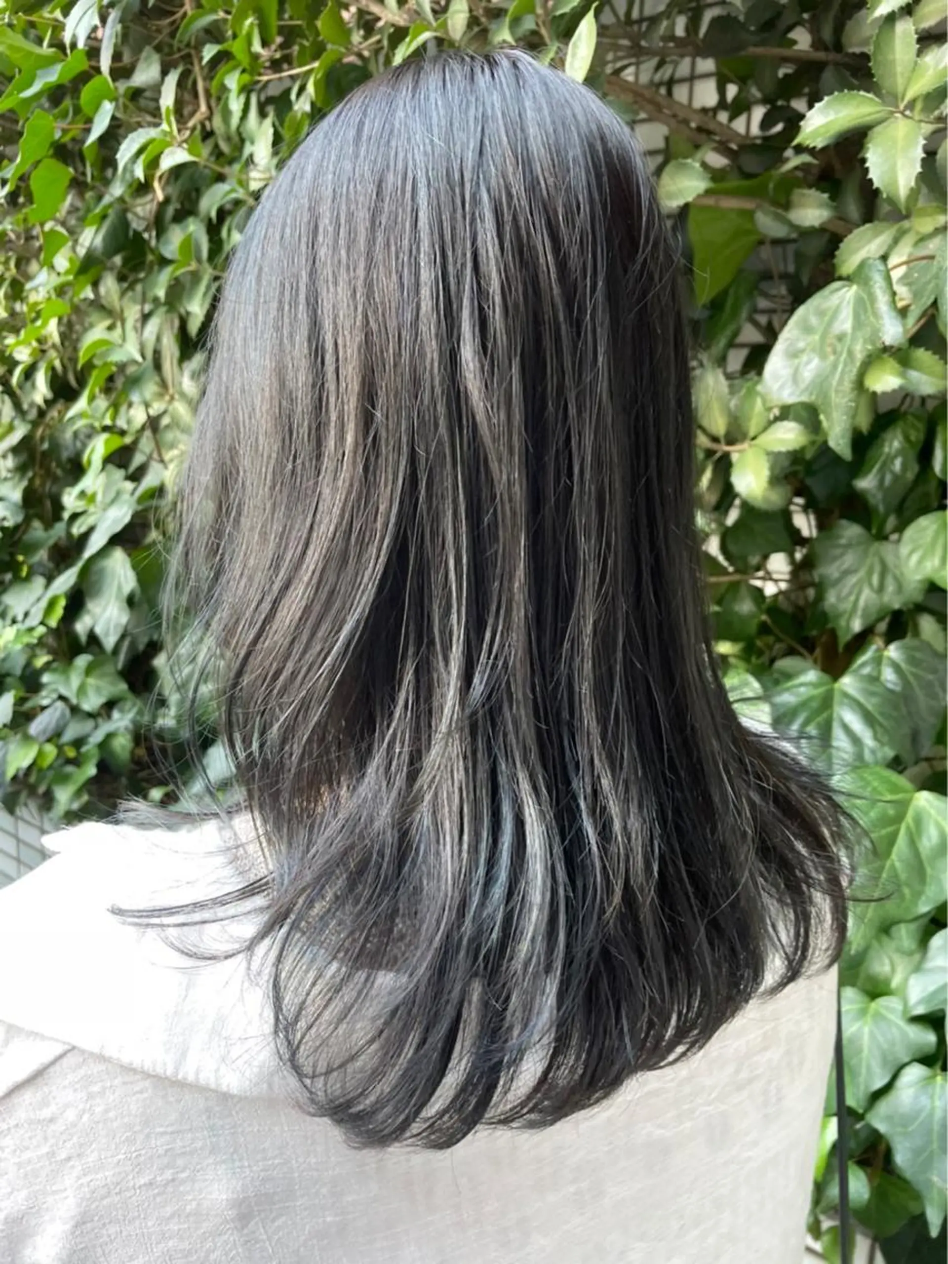 ミディアム カラー ダークシルバー シルバー カワシマ セイカのヘアスタイル