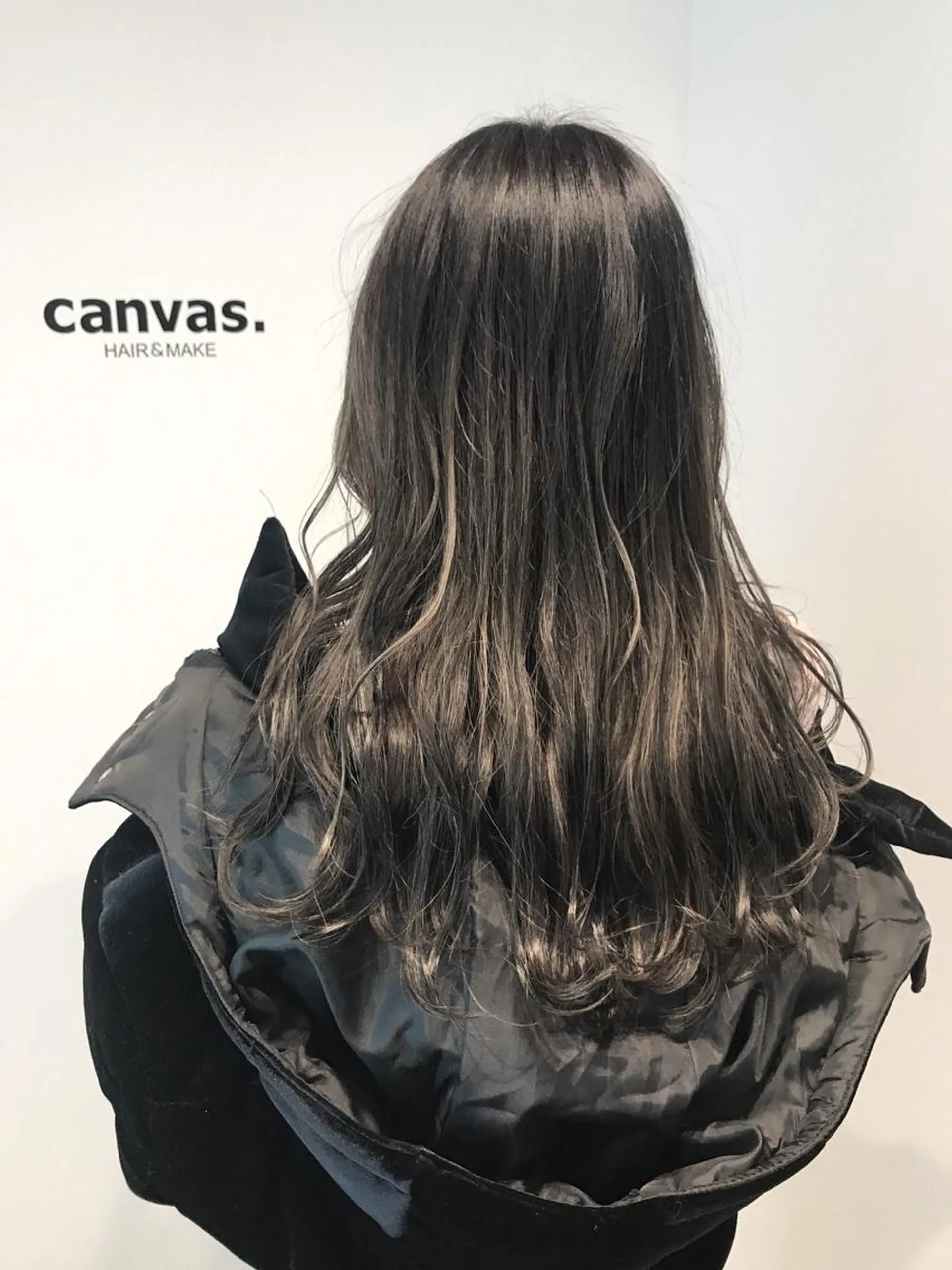 カラー グレージュ ハイライトカラー カット ヘアカラー トリートメント ショートヘア💫 ハイトーン西田拓馬のヘアスタイル