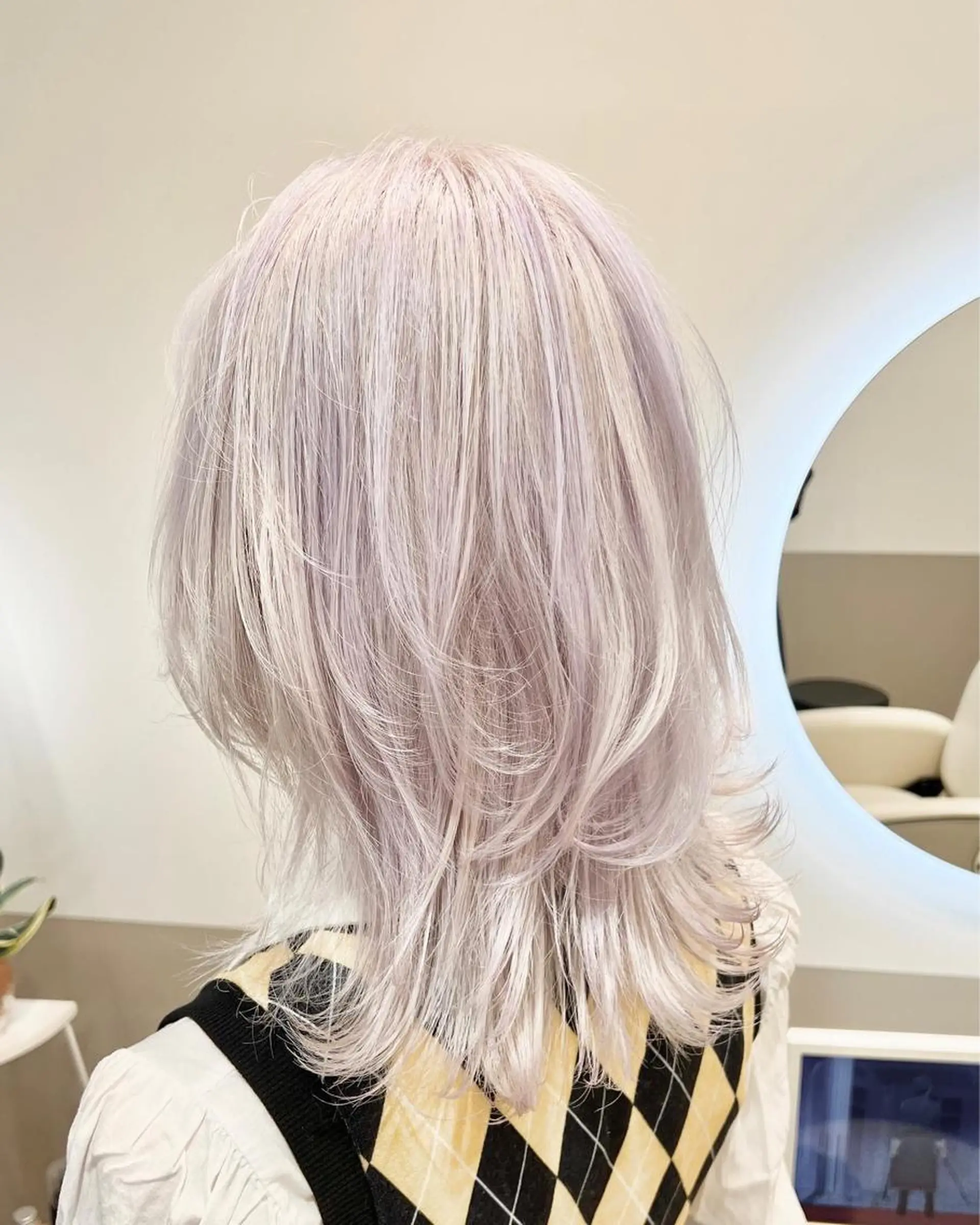 ミディアム カラー ウルフカット 平尾 拓也のヘアスタイル