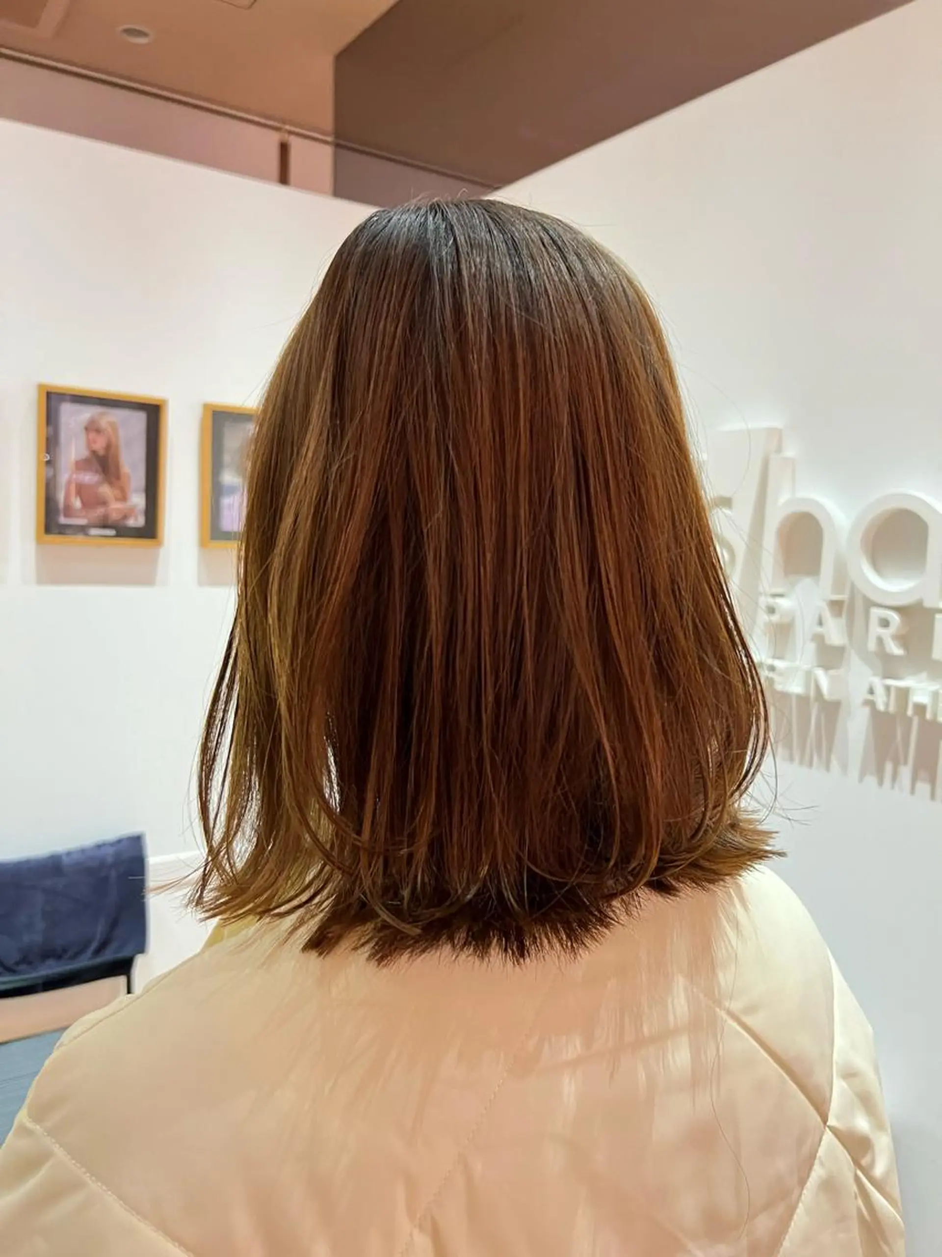 ミディアム レイヤーカット カット モッズ・ヘア 金沢店所属・柴田 綺音のヘアスタイル