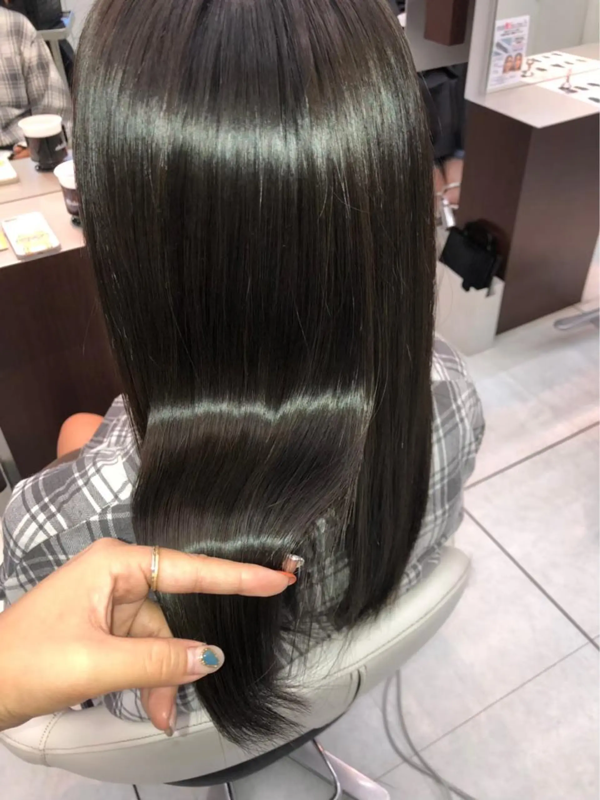 ロング 髪質改善 縮毛矯正 トリートメント 酸熱トリートメント カット トリートメント 岩崎 裕司のヘアスタイル