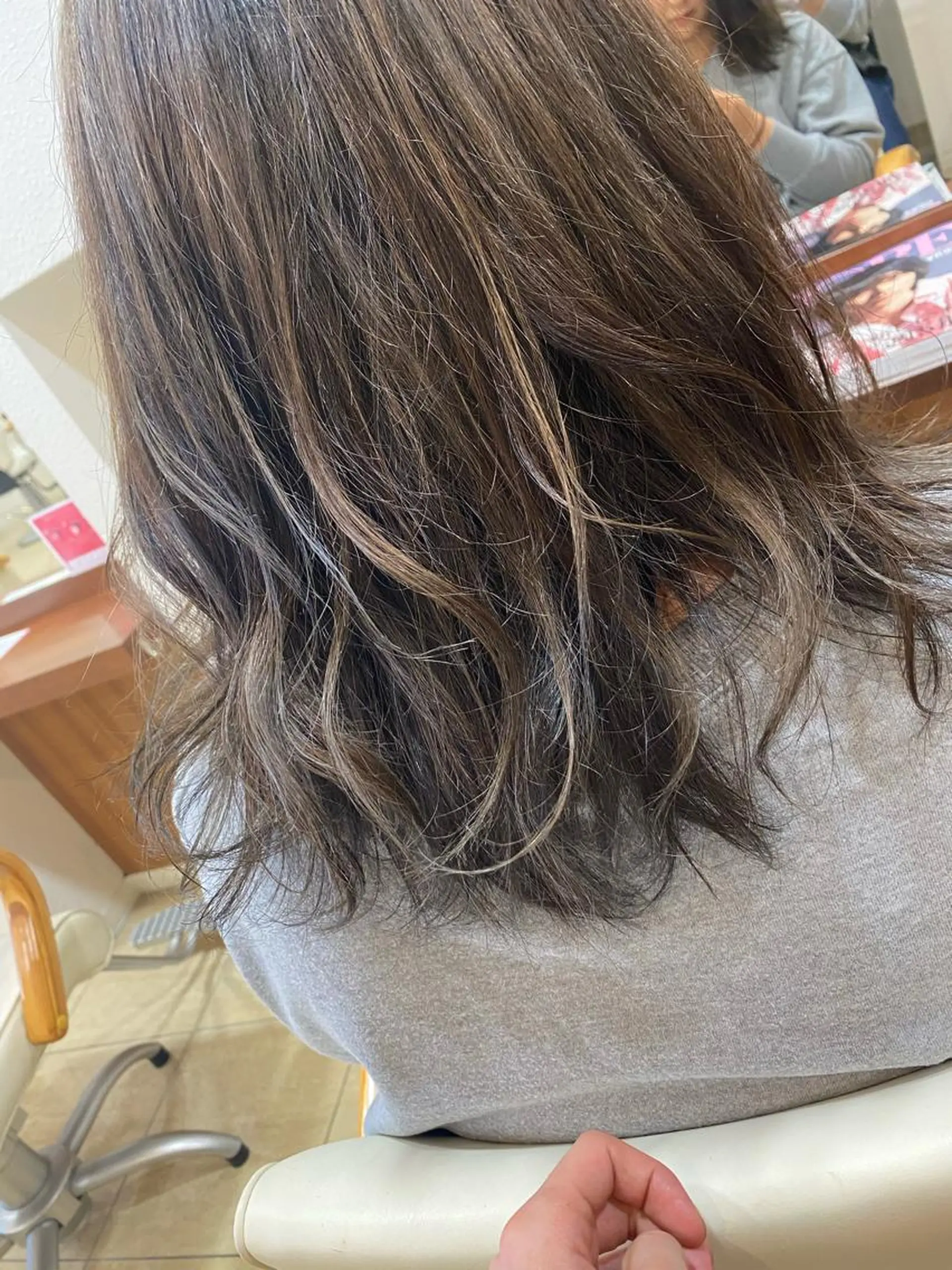 ロング ハイライト レイヤーカット フジサキ ハヤトのヘアスタイル