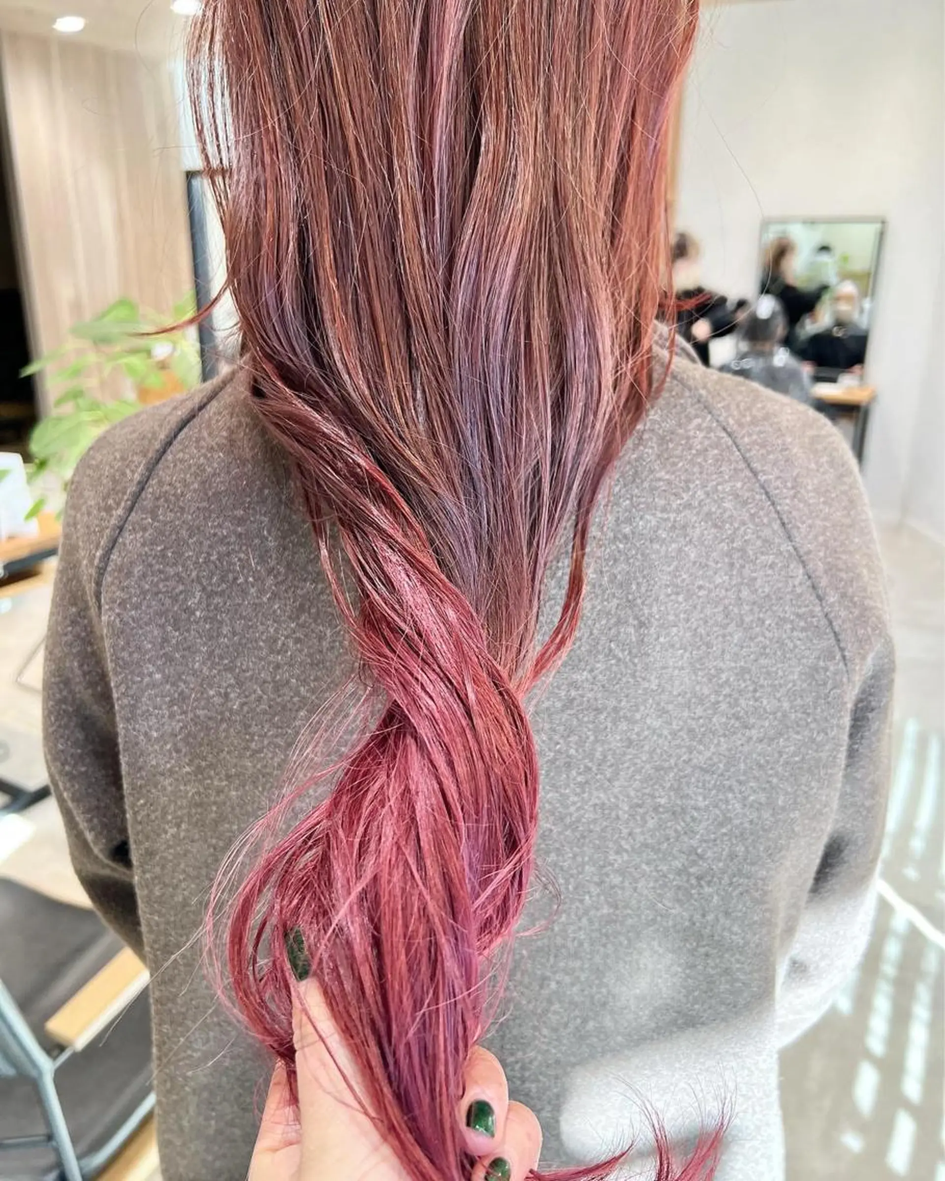 ロング カラー Oasisgarden所属・レイヤー/ブリーチ MOMOのヘアスタイル