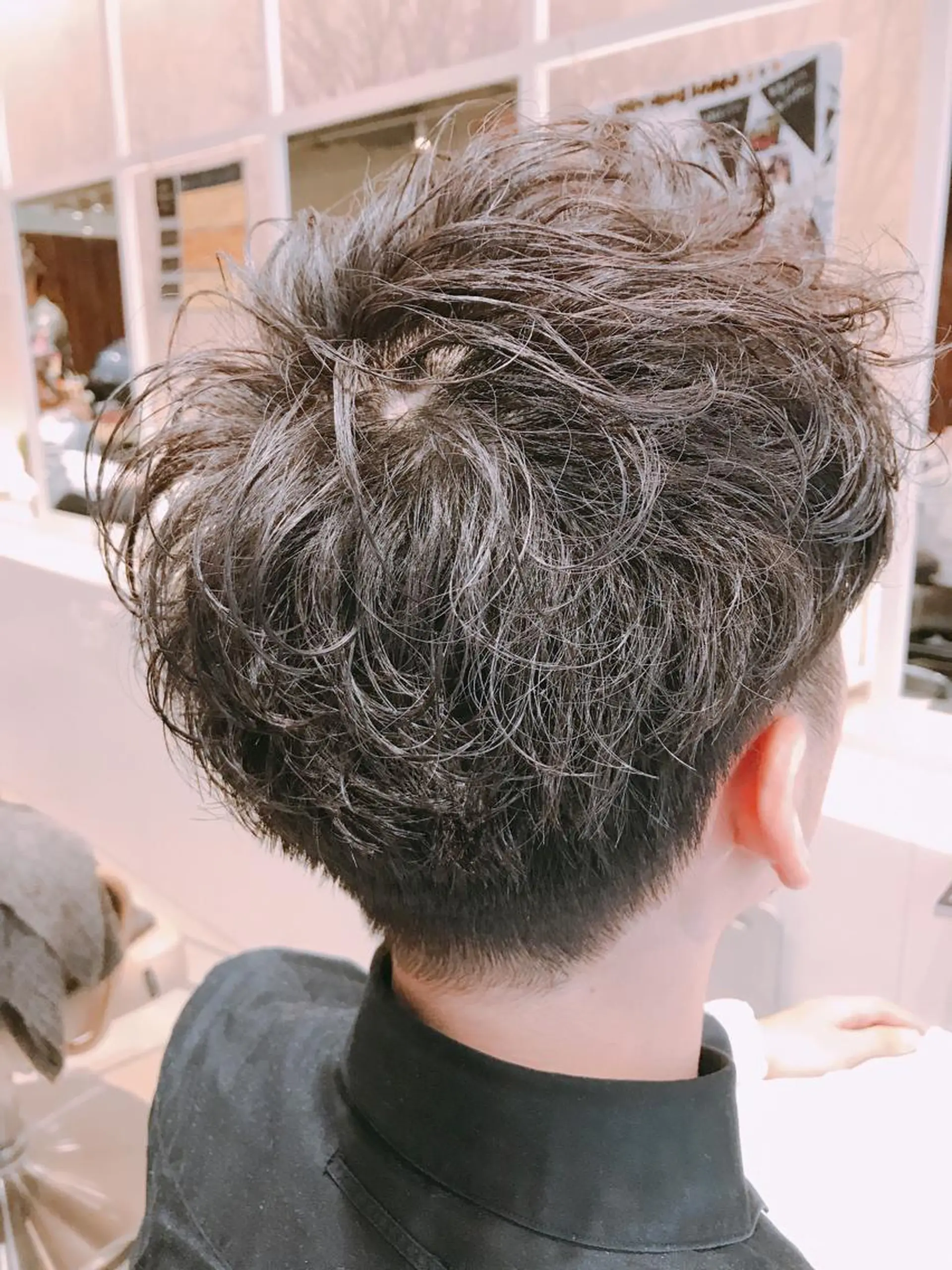 ショート パーマ メンズ アップバング メンズパーマ 久保亮太 /大人ショートのヘアスタイル