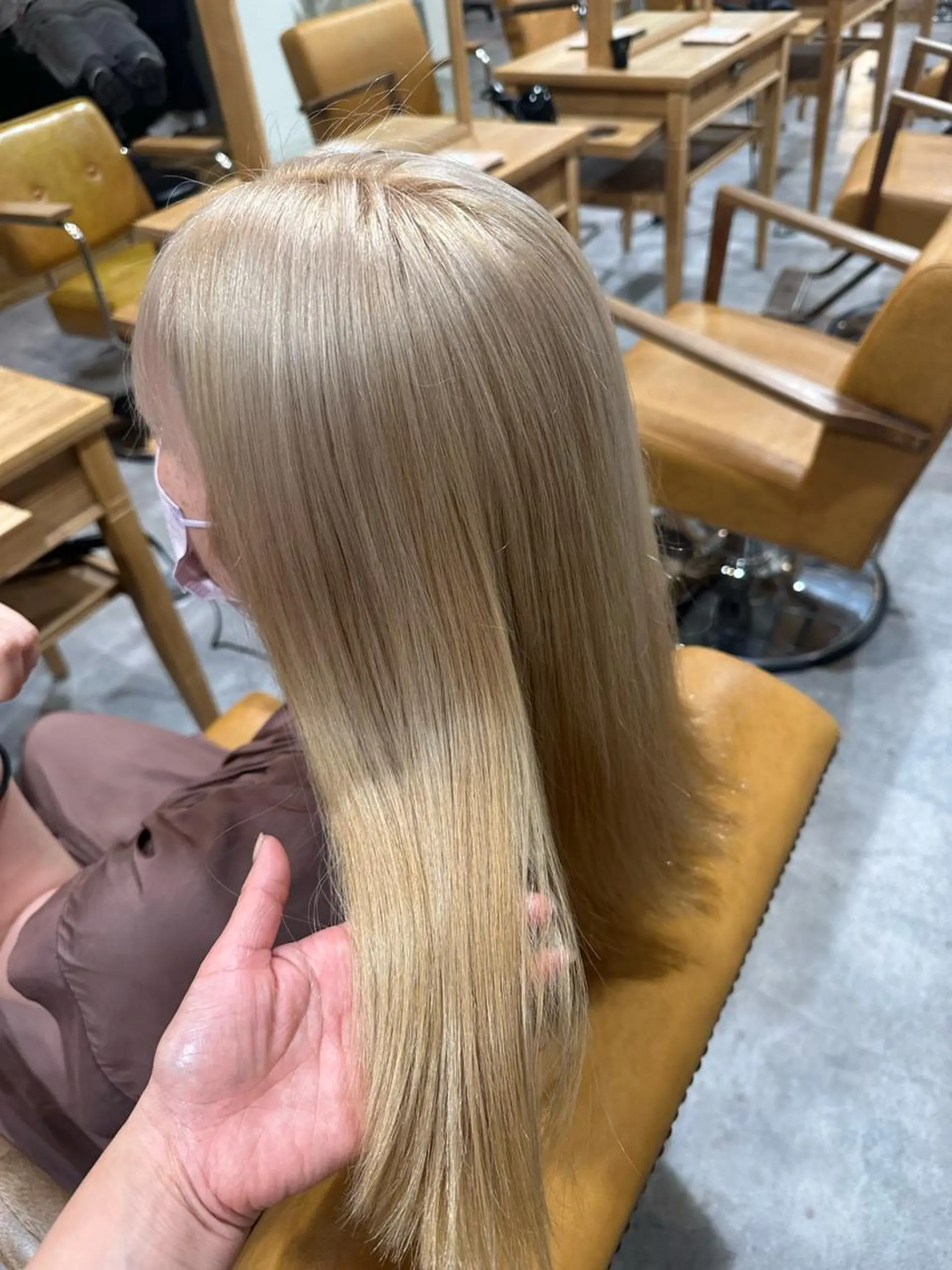 セミロング カラー ベージュカラー ホワイトベージュ ヘアカラー 福崎 真奈のヘアスタイル