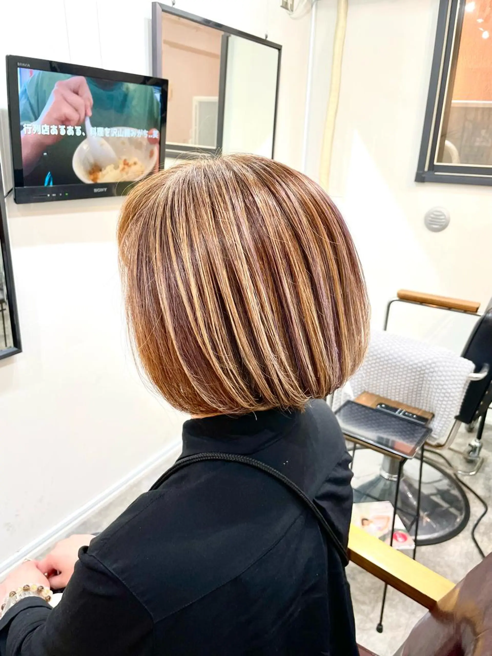 ショート カラー ブリーチ ケアブリーチ ハイライトカラー ハイライト カット ヘアカラー トリートメント SUN GLOW  サングロウ所属・ナカノメ トシアキのヘアスタイル