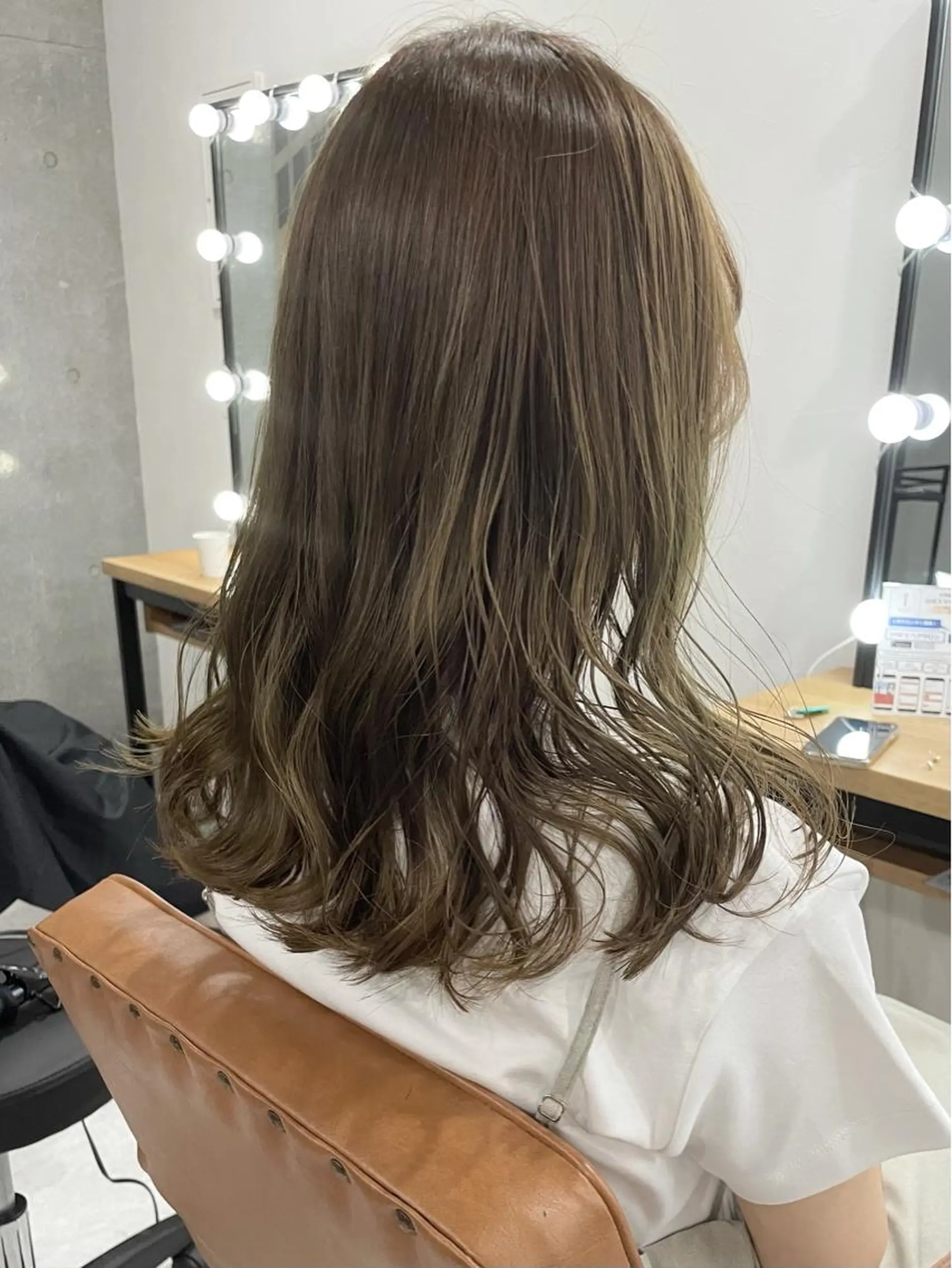 ミディアム カラー ヘアアレンジ ベージュカラー オリーブベージュ ヘアカラー トリートメント メンズ似合わせ🪞 リピート率No.1のヘアスタイル