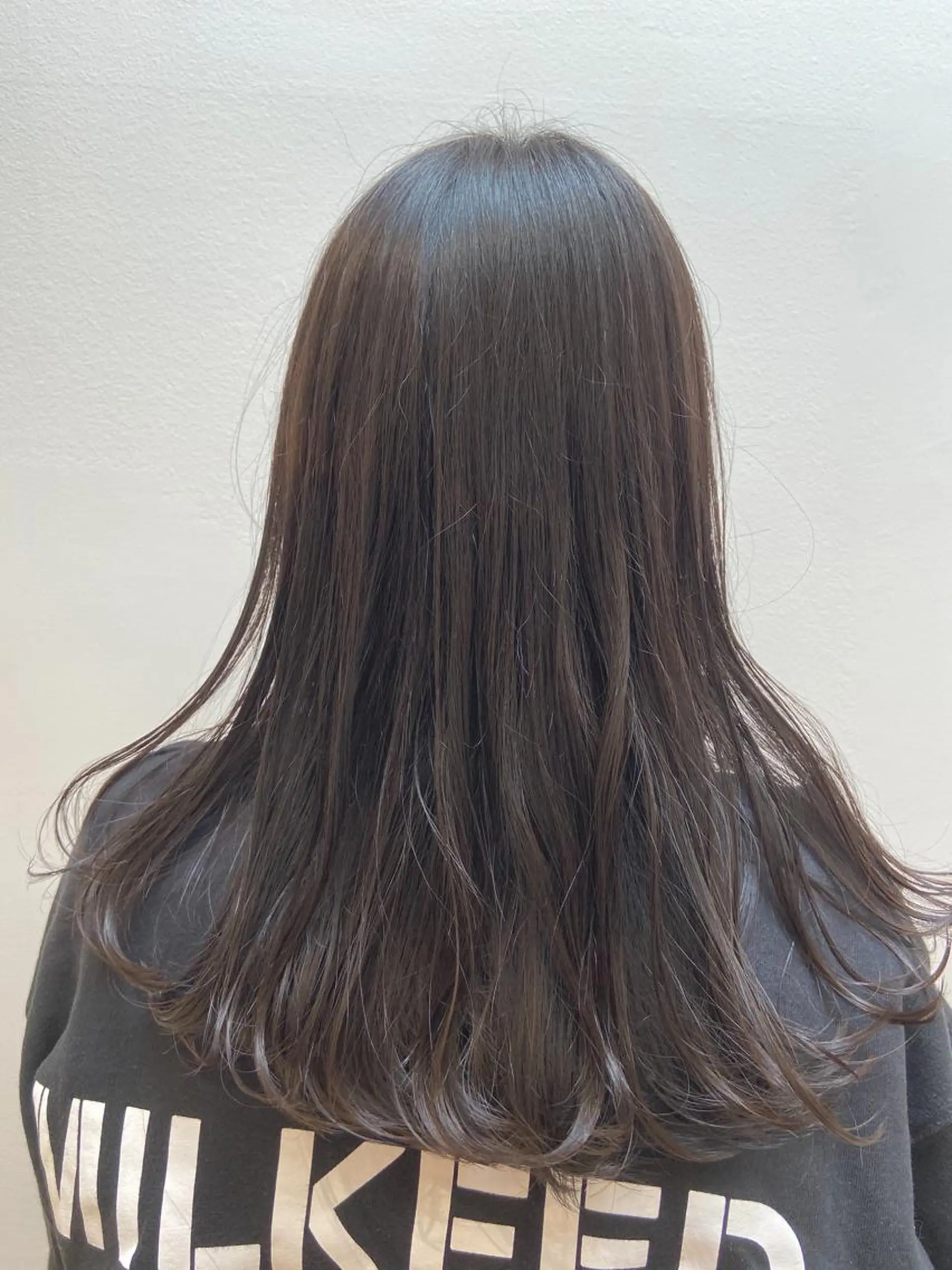 セミロング loca by tree所属・うる艶暖色カラー HARUNAのヘアスタイル