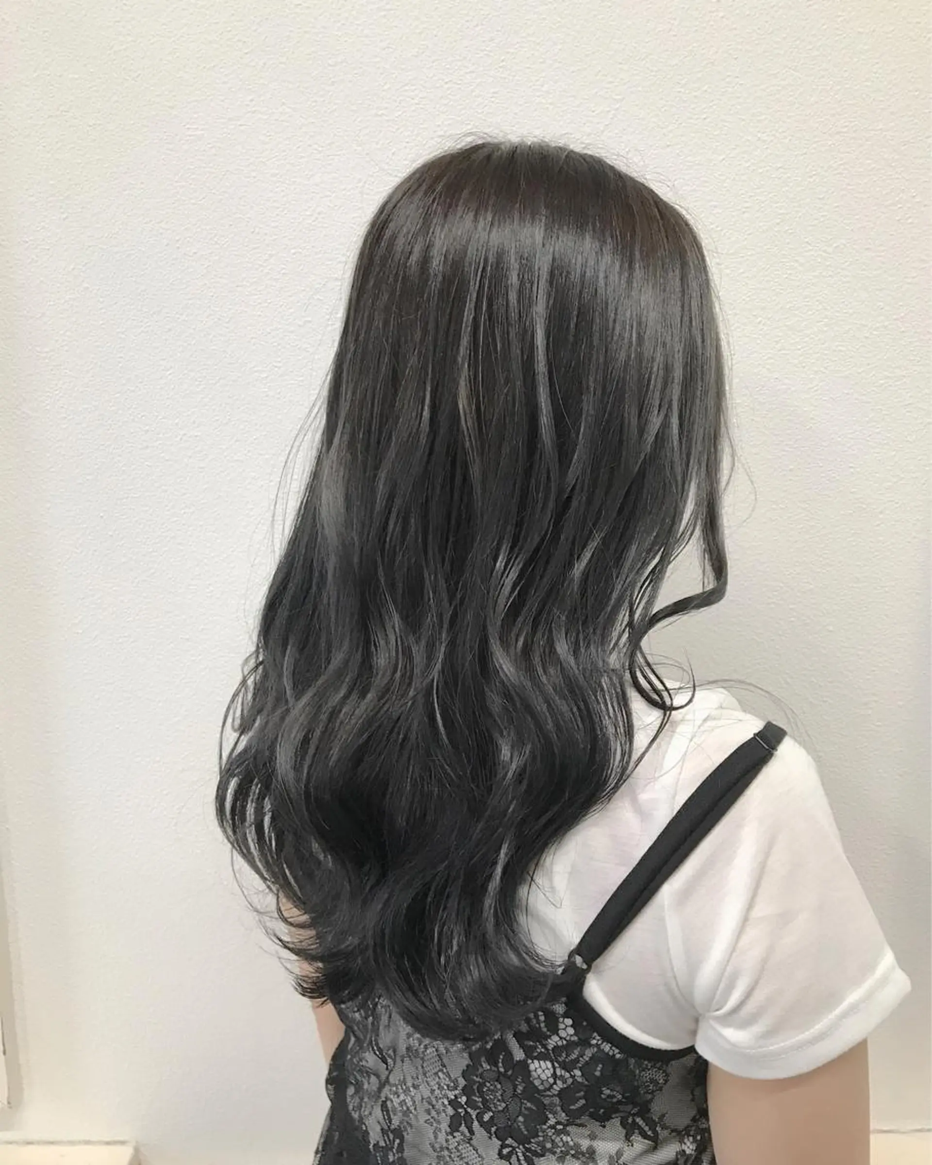 セミロング カラー ヘアアレンジ ブルーカラー ブルージュ シルバー ヘアカラー トリートメント GiseL天神カラー 髪質改善/ブリーチのヘアスタイル
